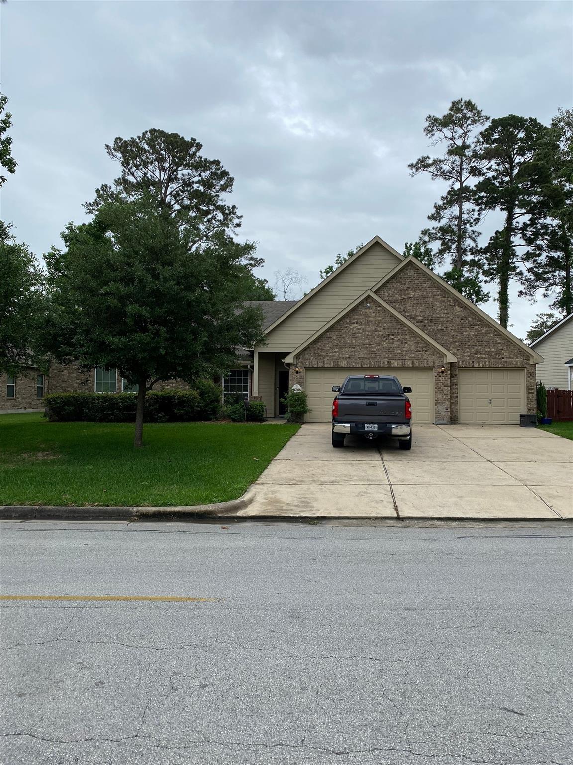 16006 Sea Palms Dr, Crosby, TX 77532