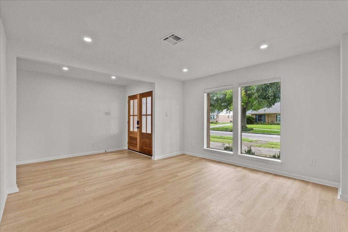 5762 Birdwood Rd, Houston, TX 77096 photo
