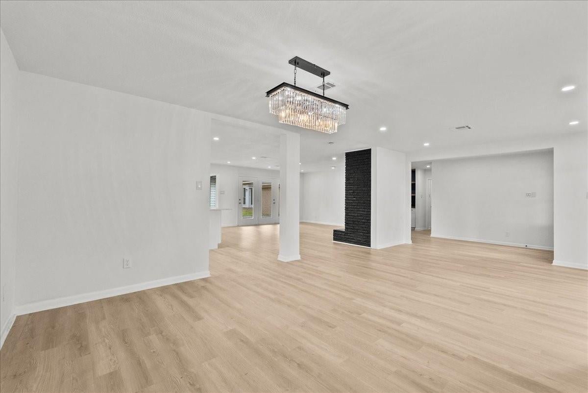 5762 Birdwood Rd, Houston, TX 77096 photo