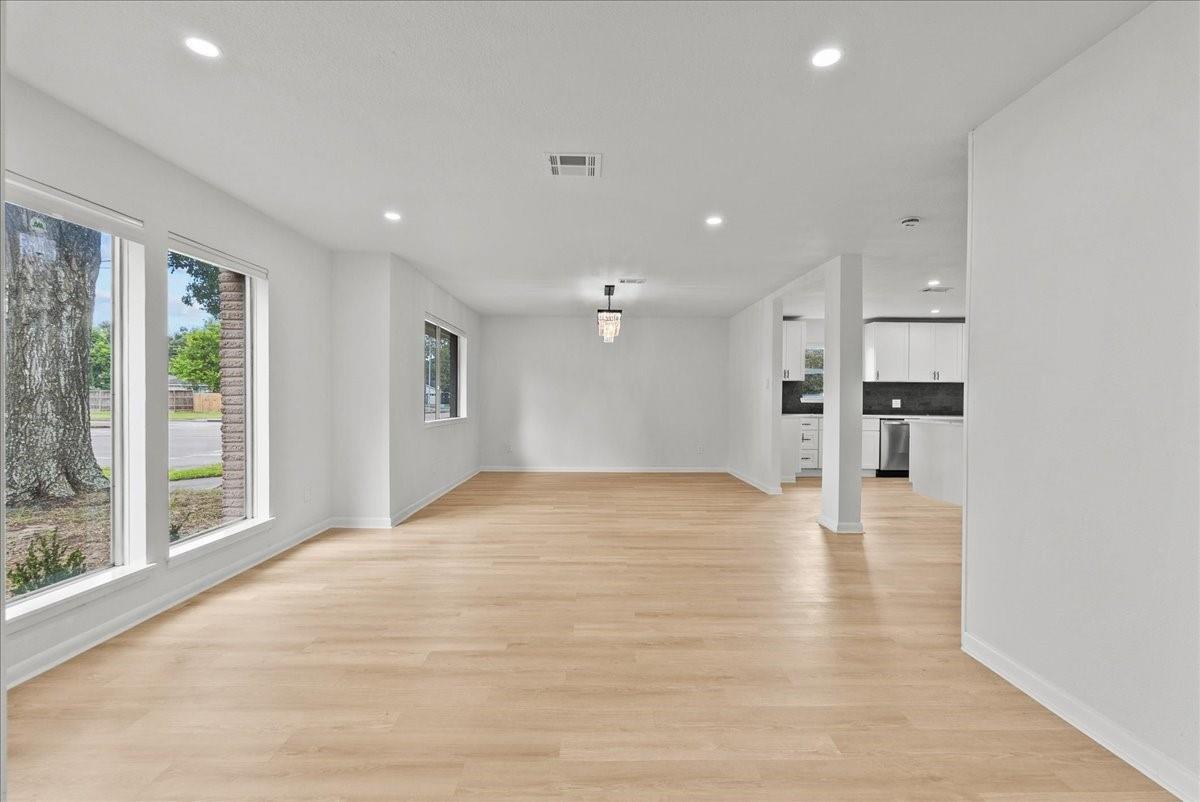5762 Birdwood Rd, Houston, TX 77096 photo