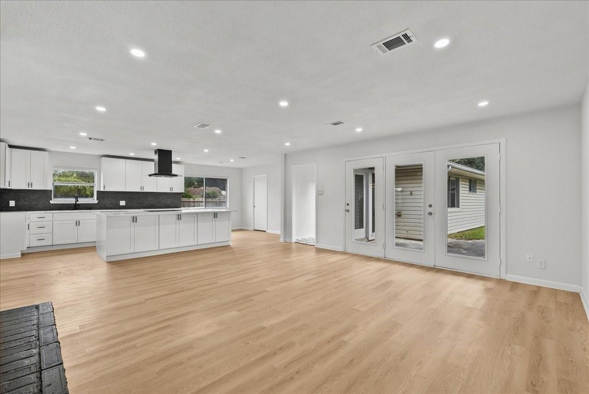 5762 Birdwood Rd, Houston, TX 77096 photo