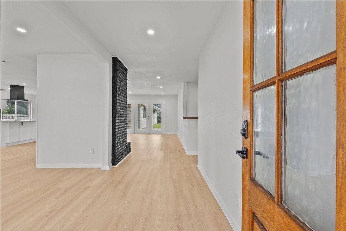 5762 Birdwood Rd, Houston, TX 77096 photo