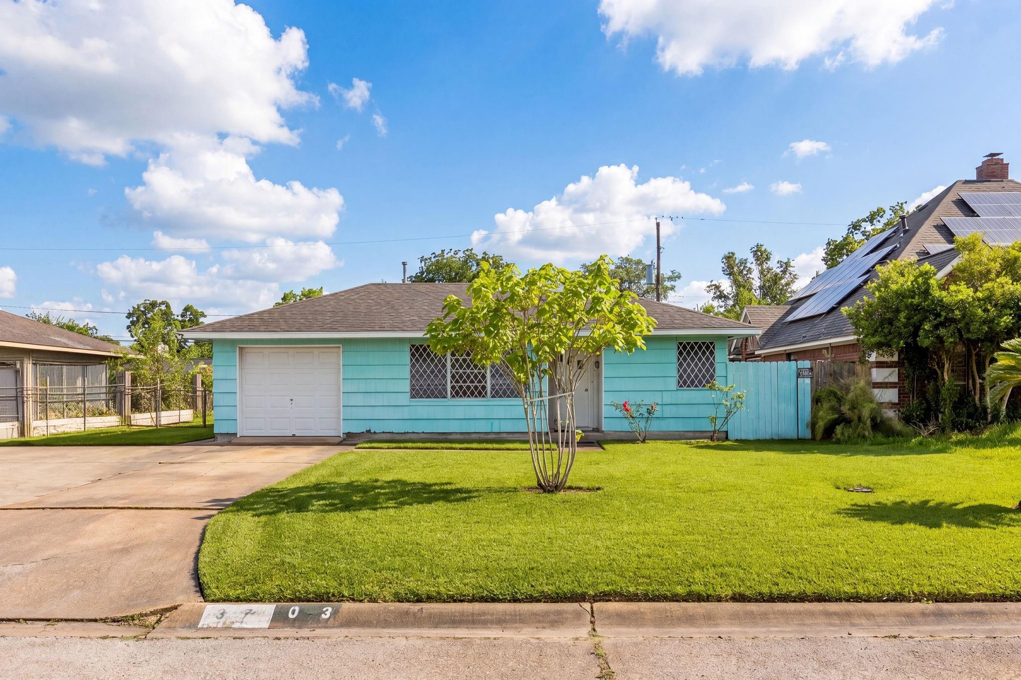 3703 Tanglebriar Dr, Pasadena, TX 77503