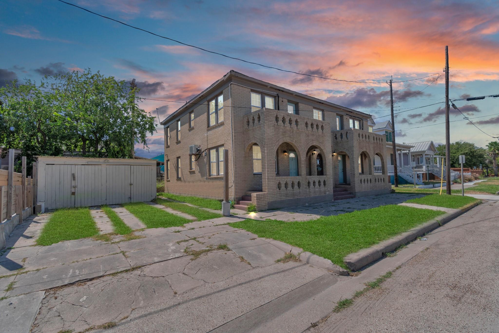 915 8 St, Galveston, TX 77550 photo