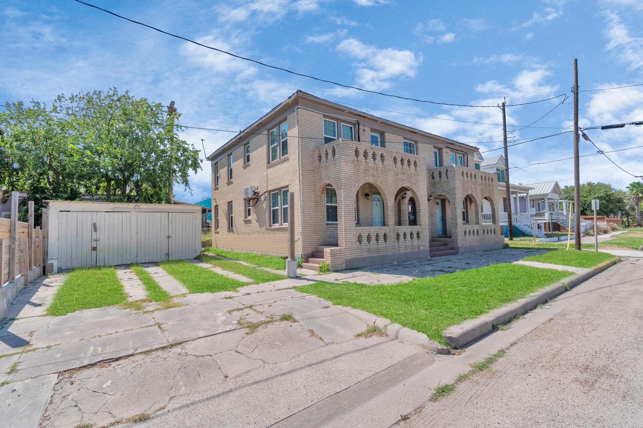 915 8 St, Galveston, TX 77550 photo
