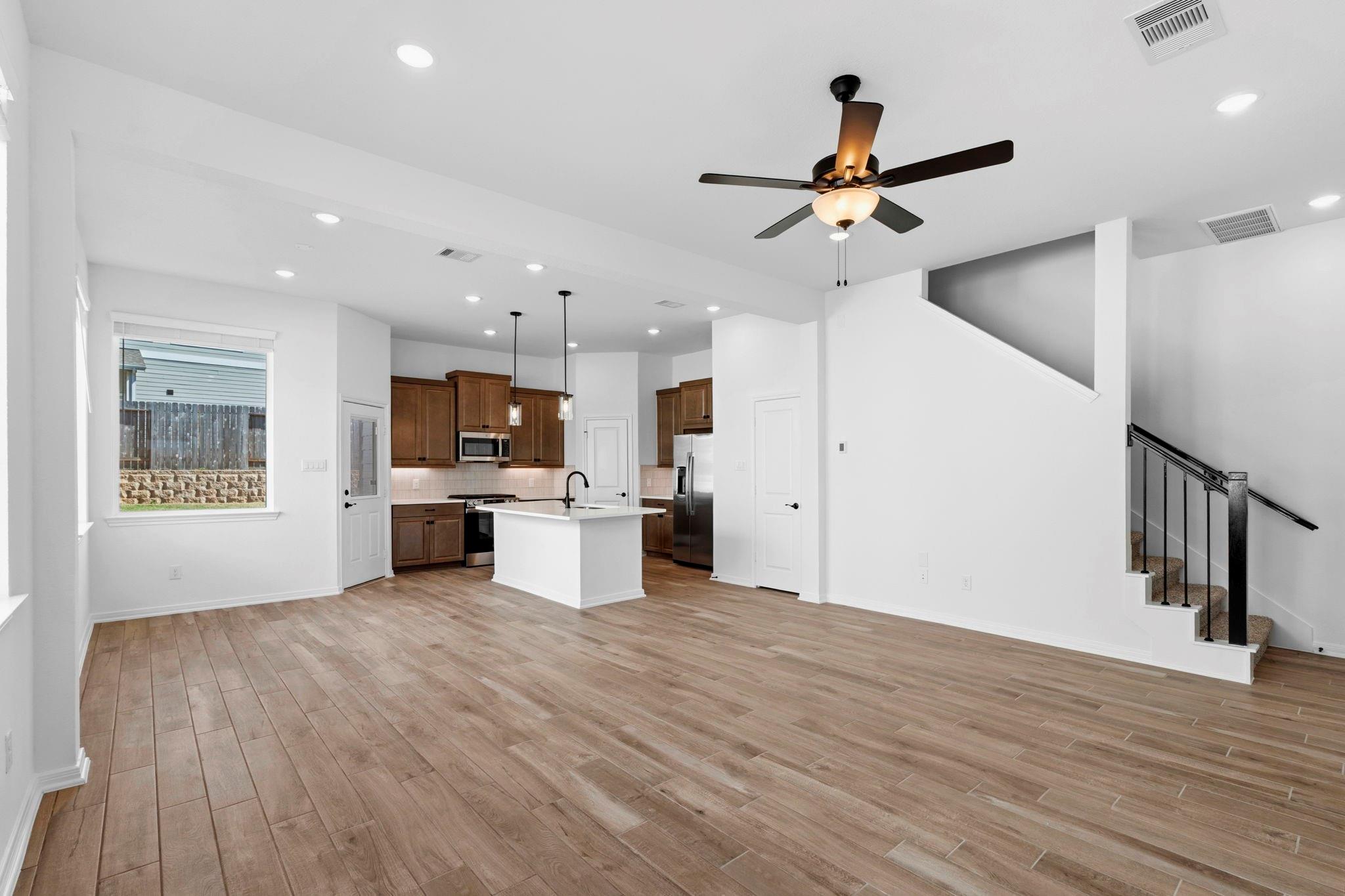 110 W Coralburst Loop, Montgomery, TX 77316 photo