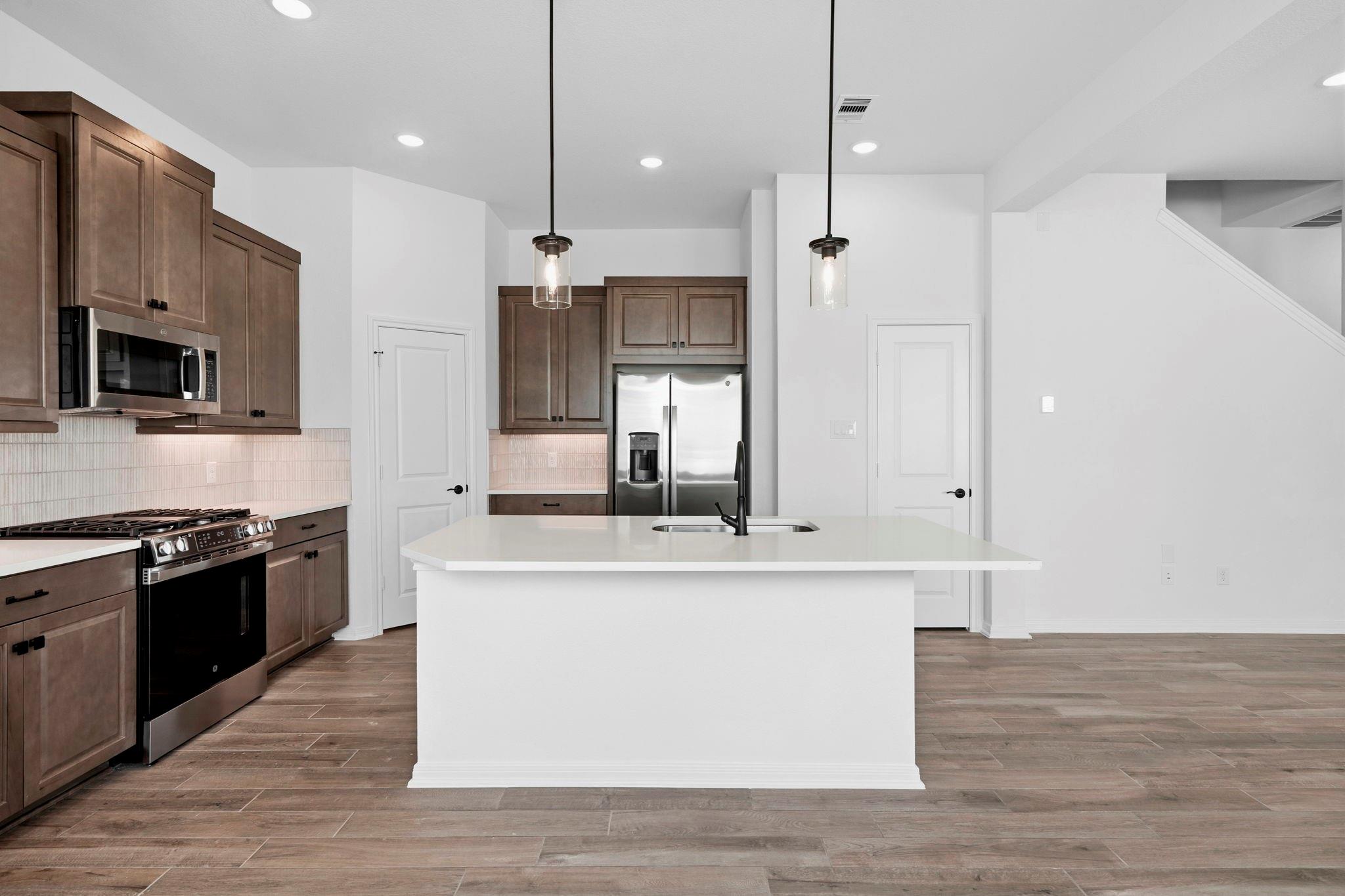 110 W Coralburst Loop, Montgomery, TX 77316 photo