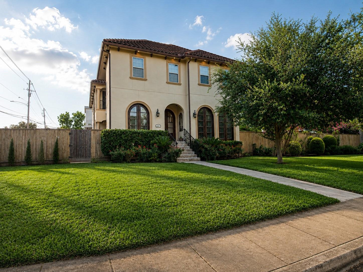 4003 Dumbarton St, Houston, TX 77025 photo