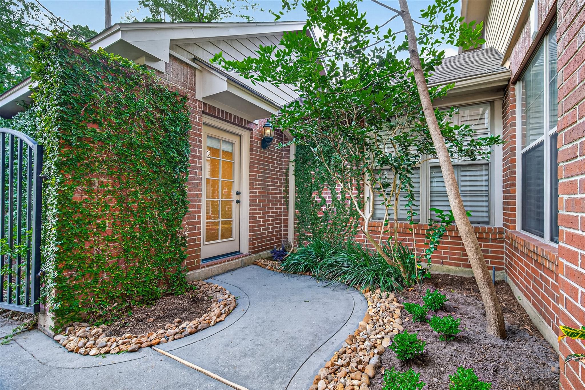 10 Mirror Ridge Dr, The Woodlands, TX 77382 photo