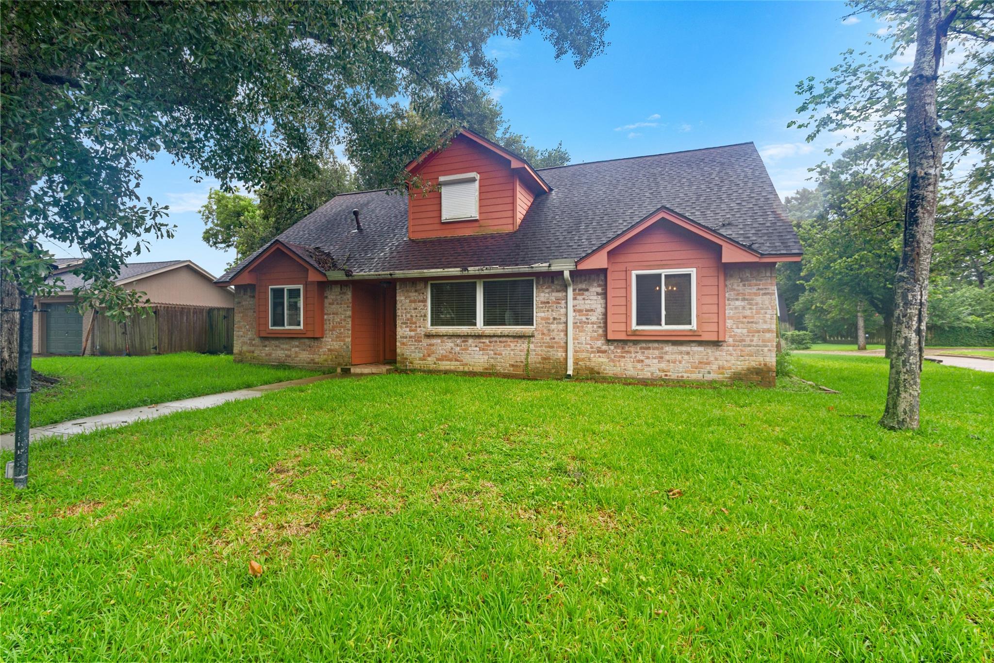 5000 Cedar Creek Dr, Dickinson, TX 77539