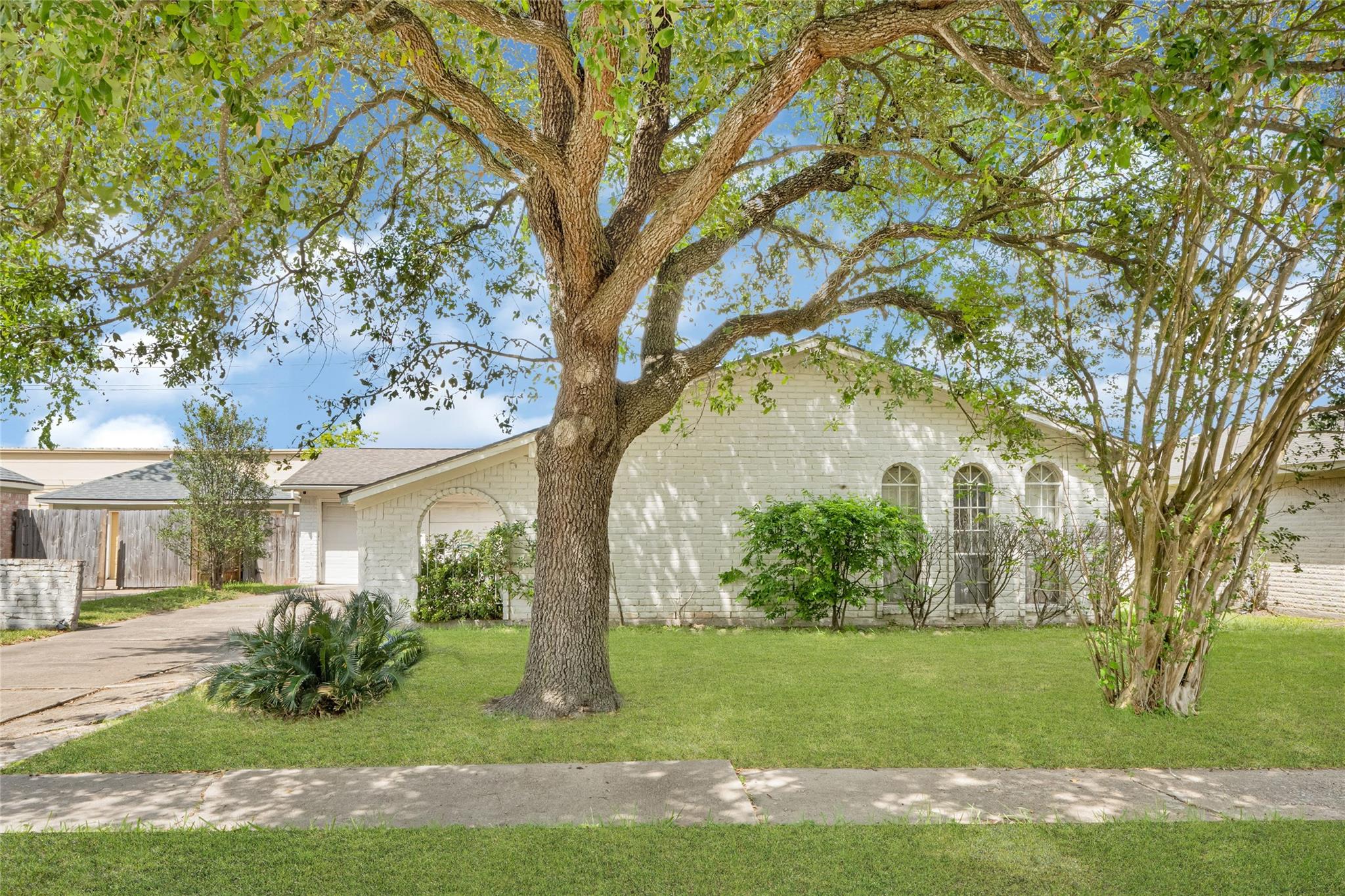 12326 South Dr, Houston, TX 77099