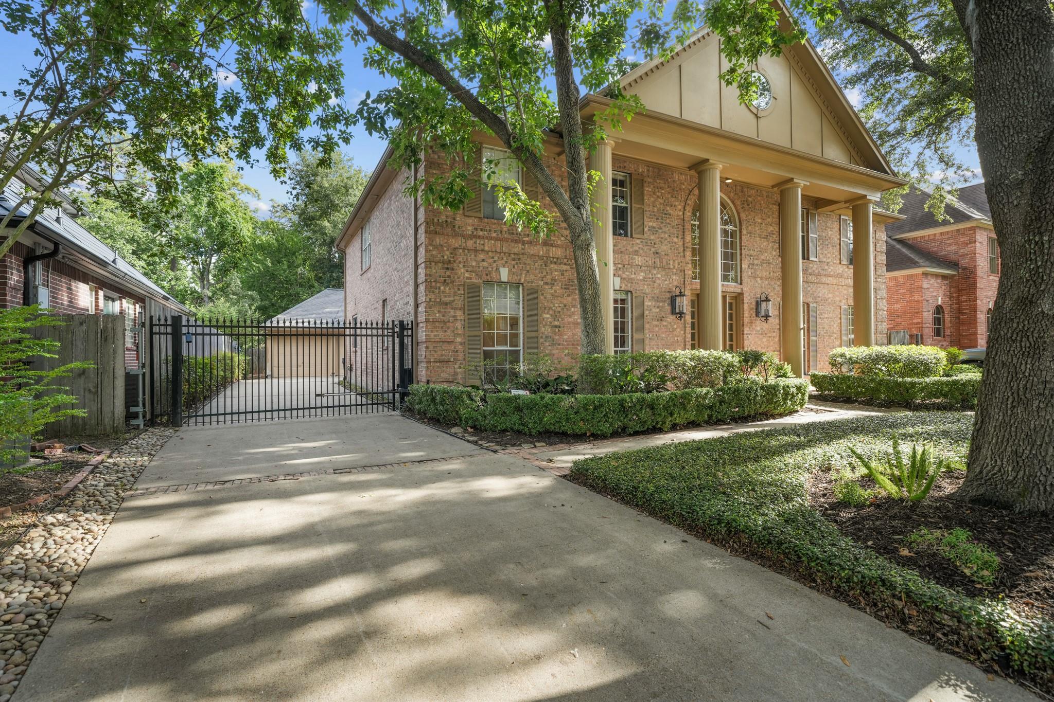 15 Hilshire Grove Ln, Houston, TX 77055 photo