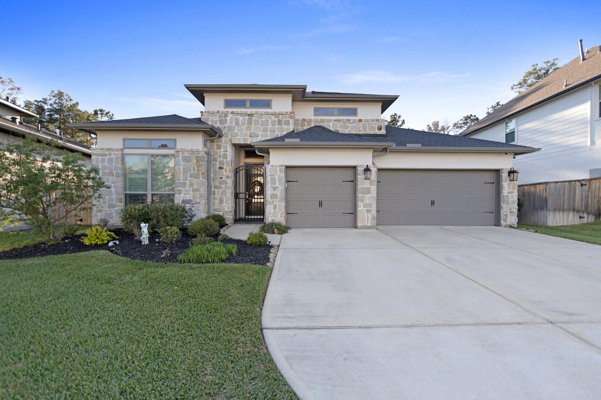 137 Sweeping Valley Dr, Montgomery, TX 77316 photo