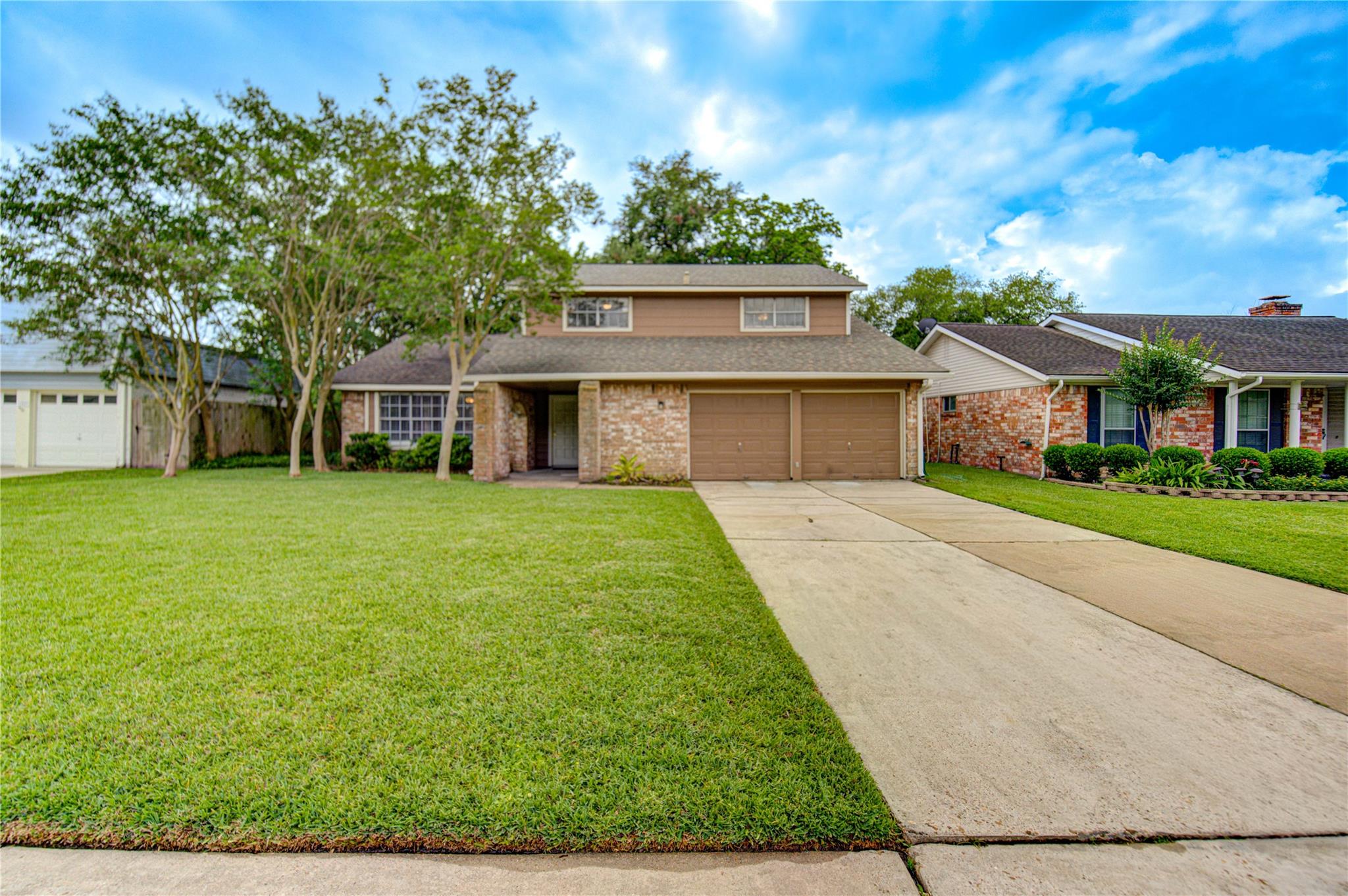 12103 Alston Dr, Meadows Place, TX 77477