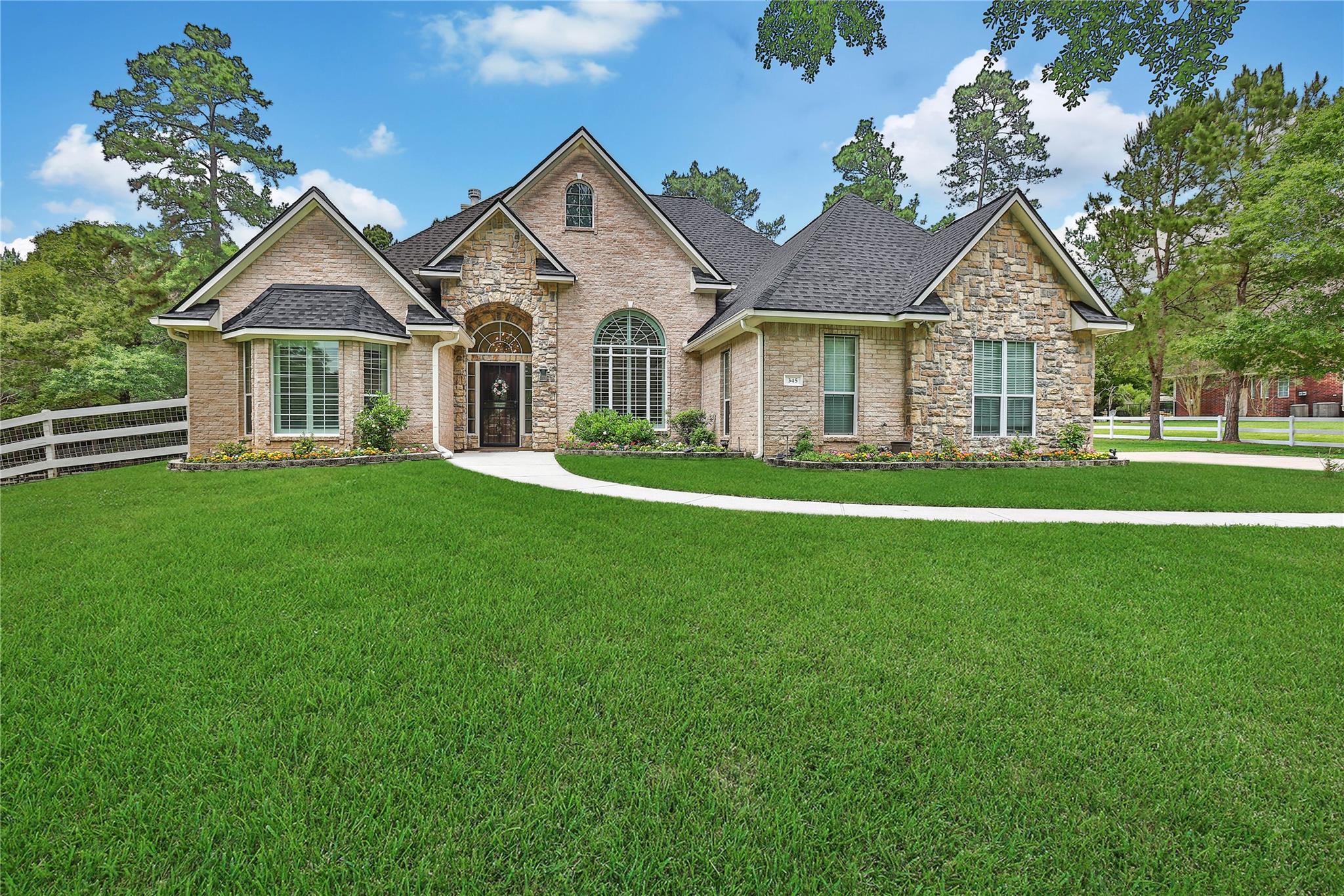 345 Ridgelake Scenic Dr, Montgomery, TX 77316