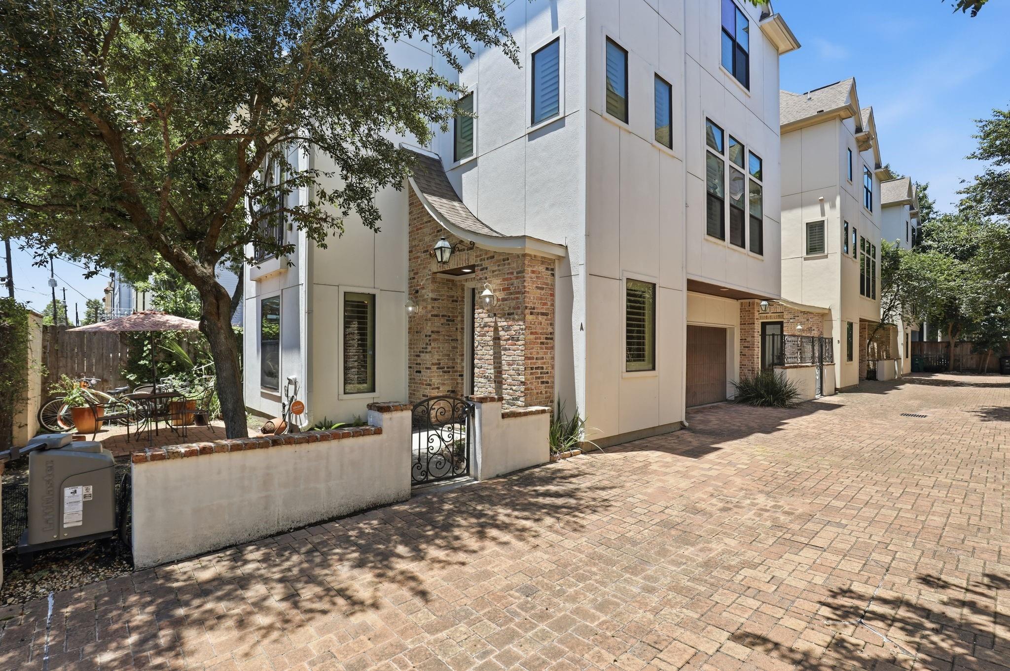 1009 24 St, Houston, TX 77008