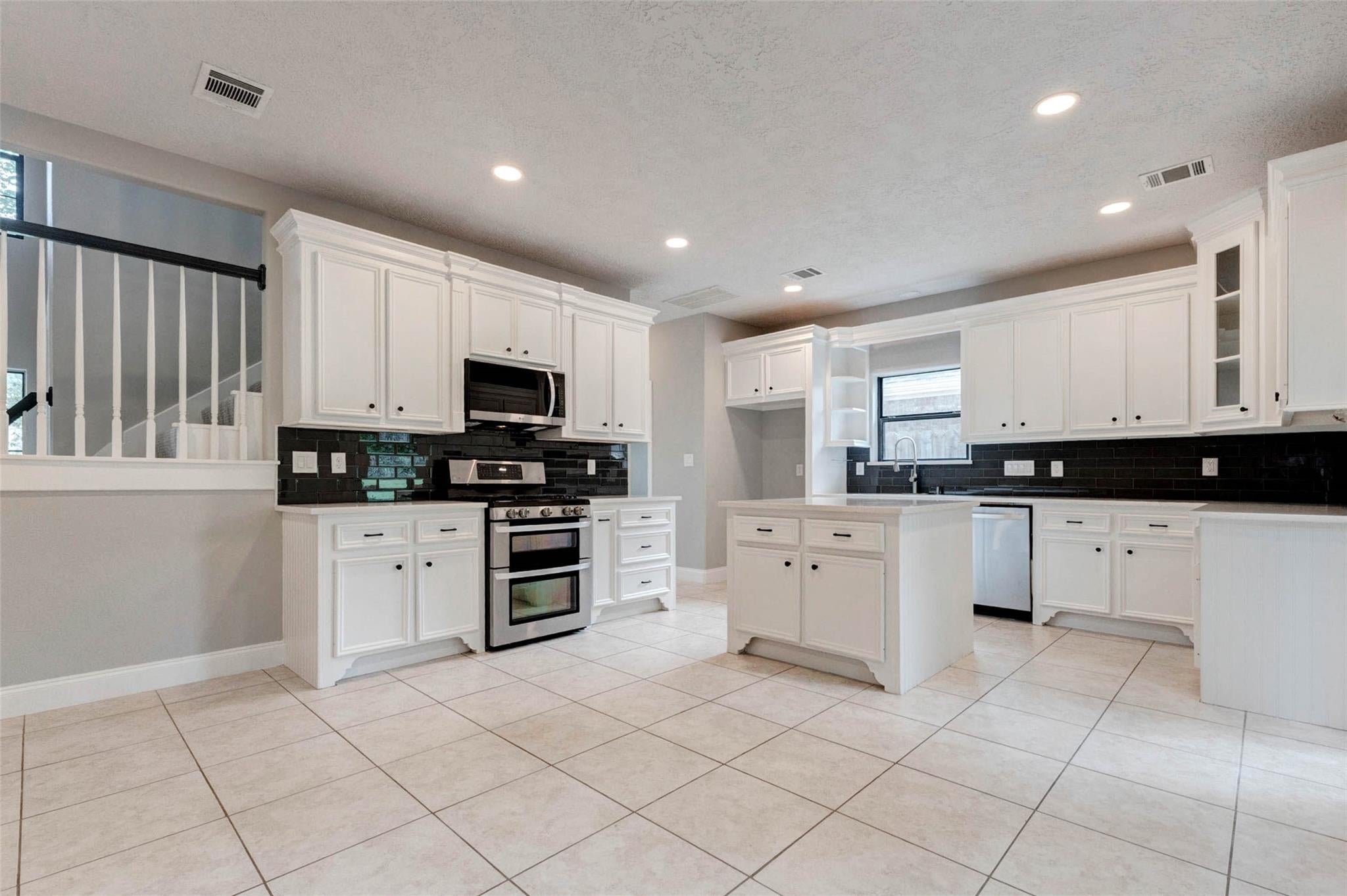 13731 Fountainview Dr, Montgomery, TX 77356 photo