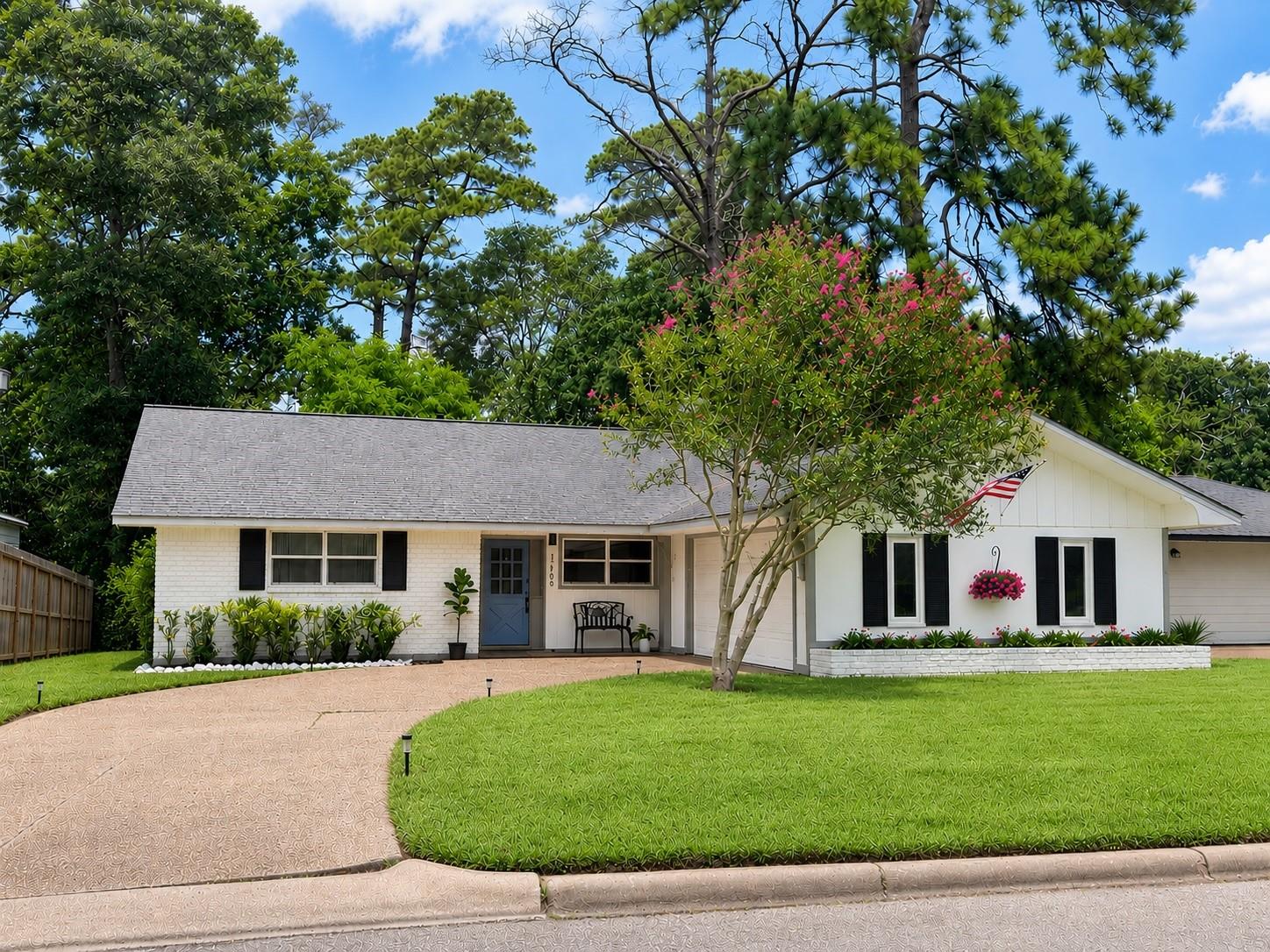 1705 Shady Oaks Dr, Conroe, TX 77301 photo