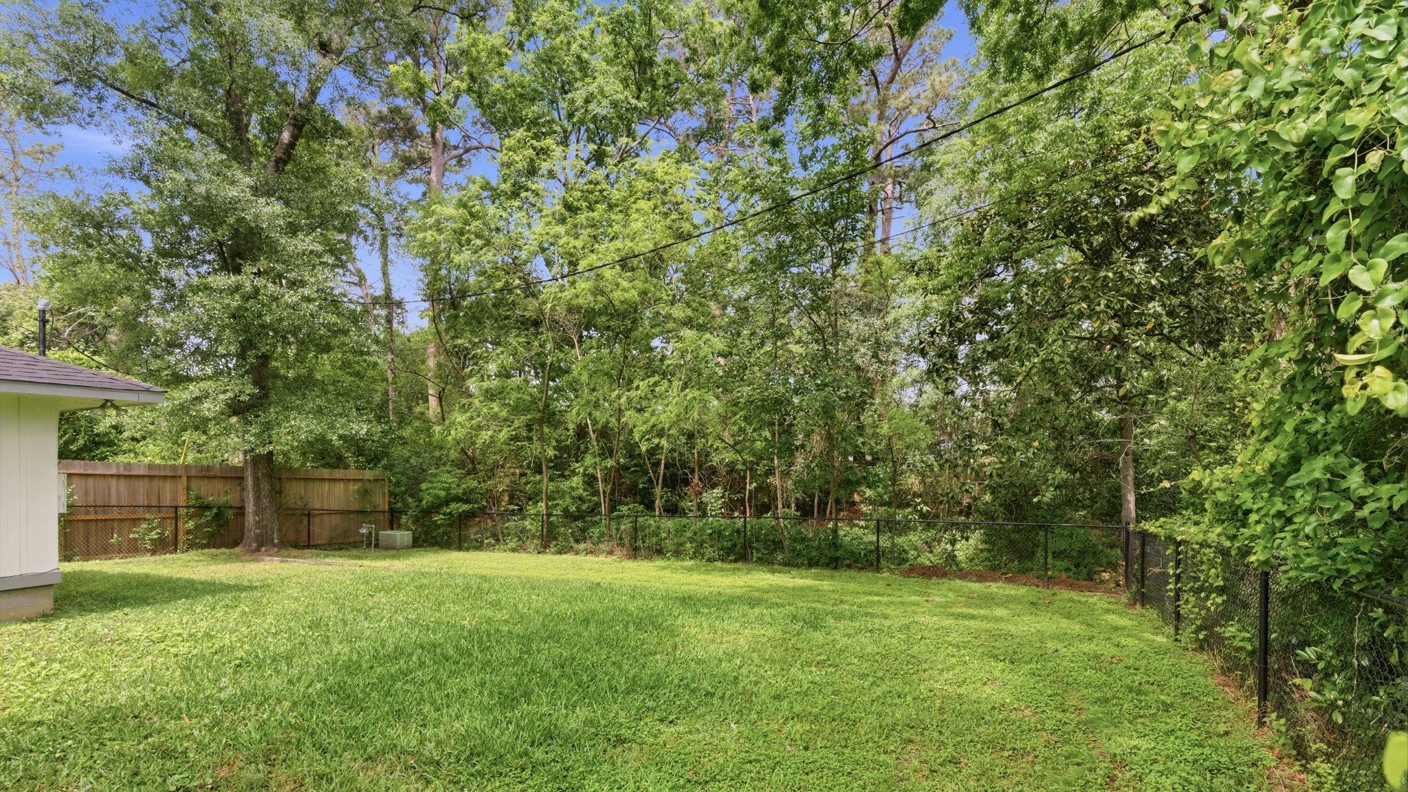 1705 Shady Oaks Dr, Conroe, TX 77301 photo
