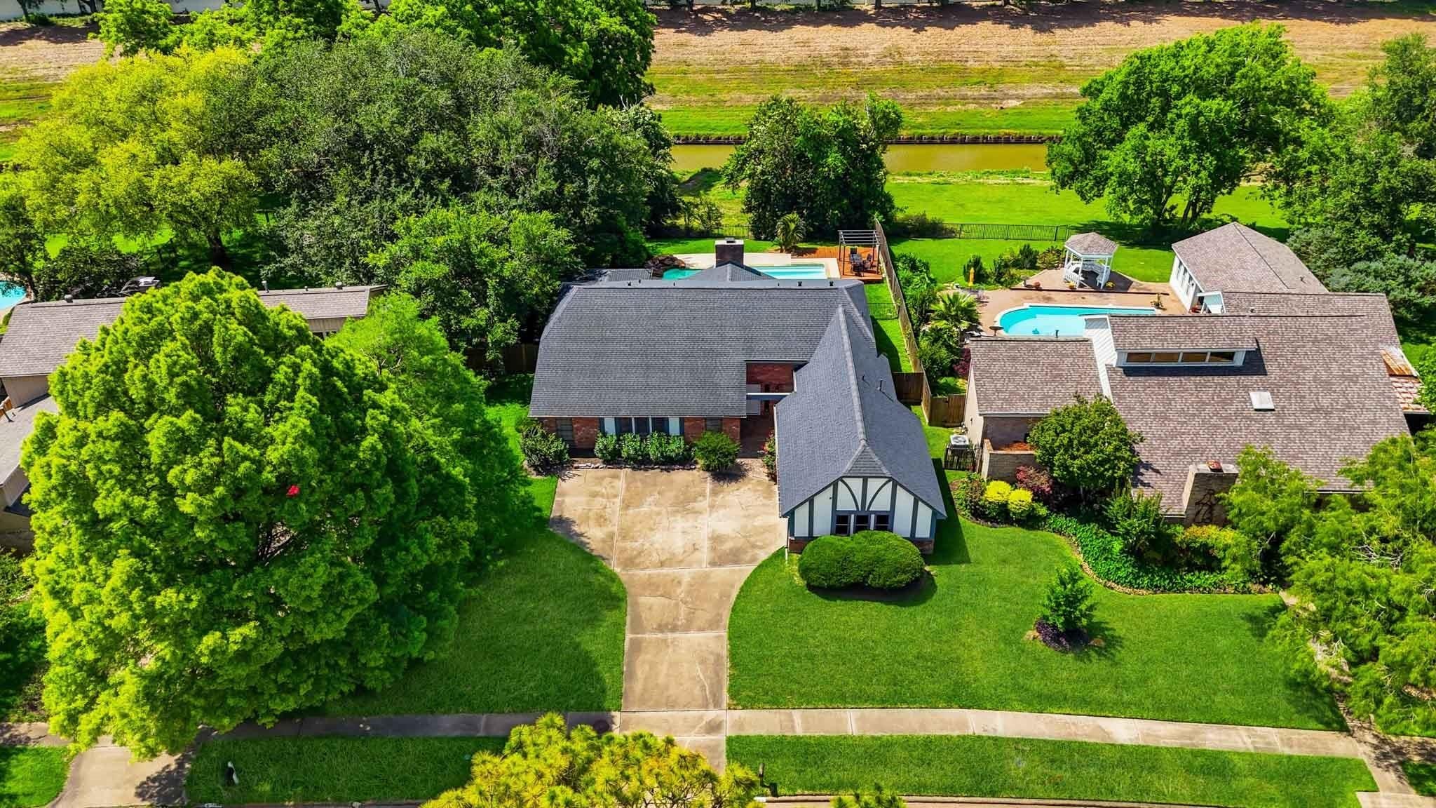 3931 Pleasant Valley Dr, Missouri City, TX 77459