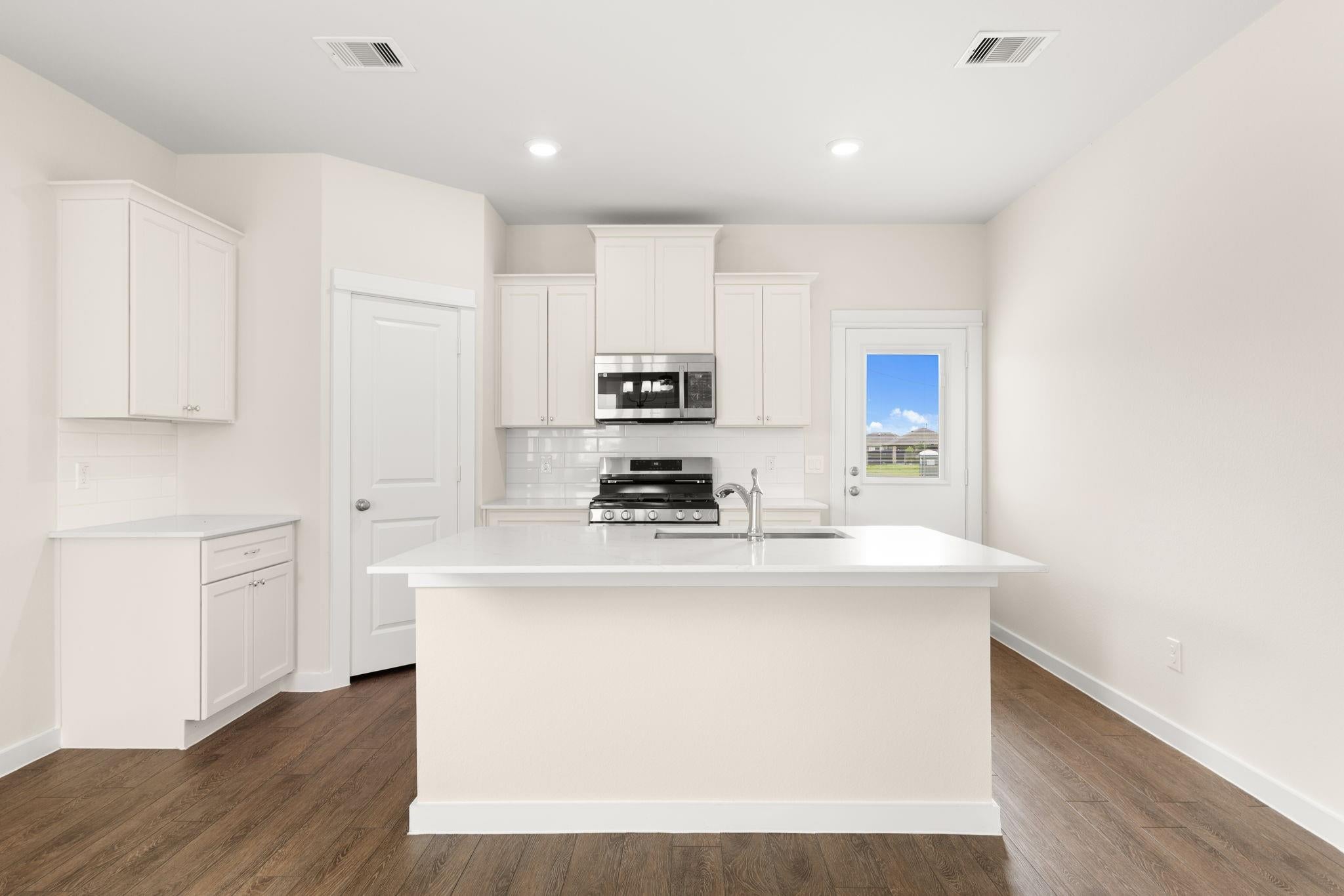 111 County Road 5102 B, Cleveland, TX 77327 photo
