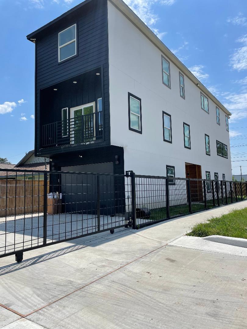 201 37 St, Houston, TX 77018
