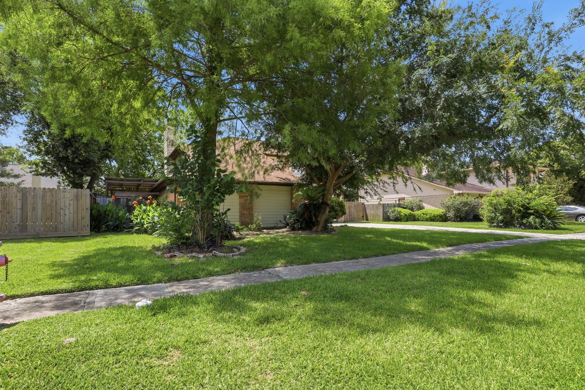 2315 Hampton Rd, League City, TX 77573
