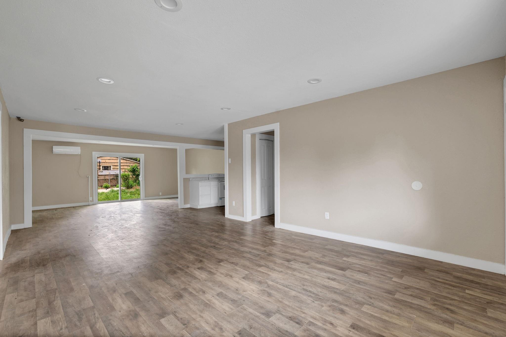 5823 Lyndhurst Dr, Houston, TX 77033 photo