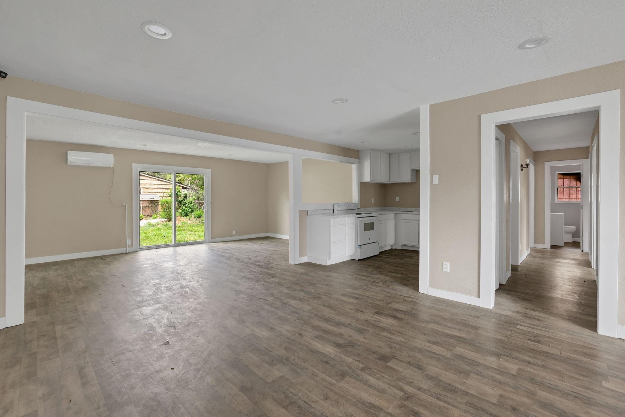 5823 Lyndhurst Dr, Houston, TX 77033 photo