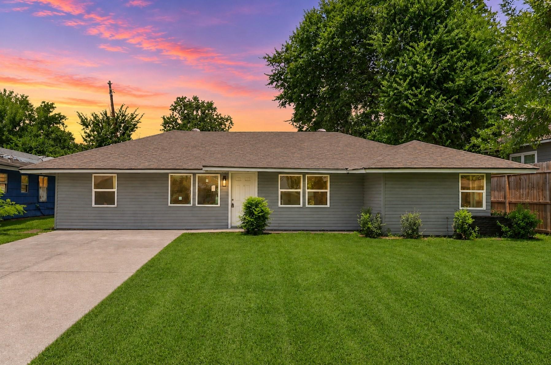 5823 Lyndhurst Dr, Houston, TX 77033