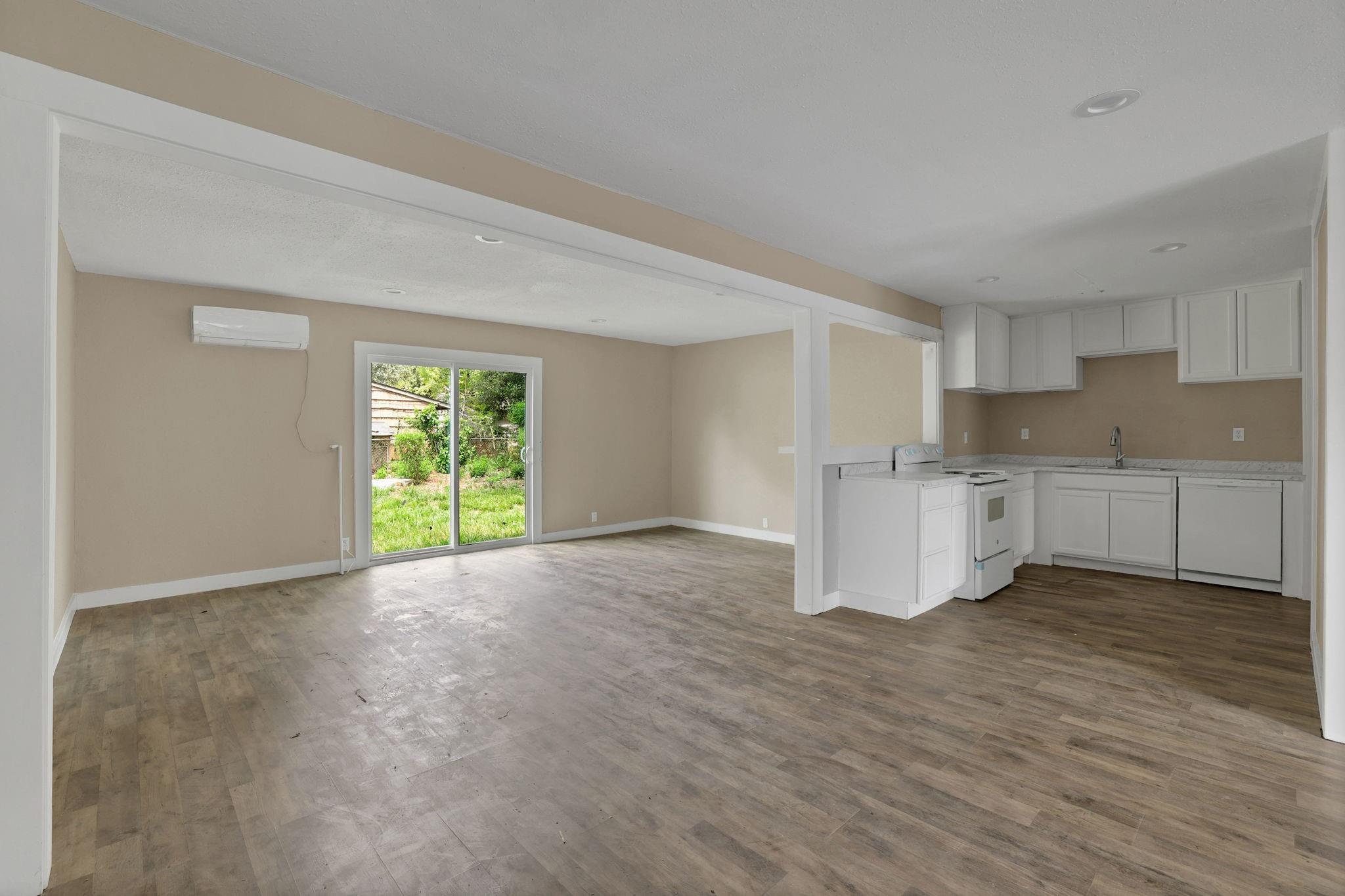 5823 Lyndhurst Dr, Houston, TX 77033 photo