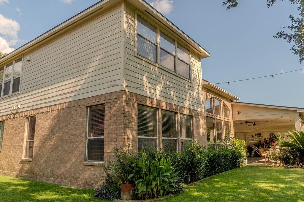 2010 Mountain Creek St, Pearland, TX 77584 photo