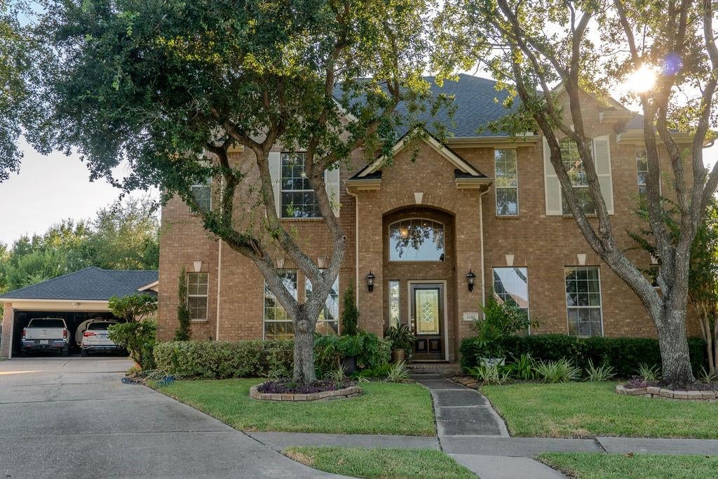 2010 Mountain Creek St, Pearland, TX 77584