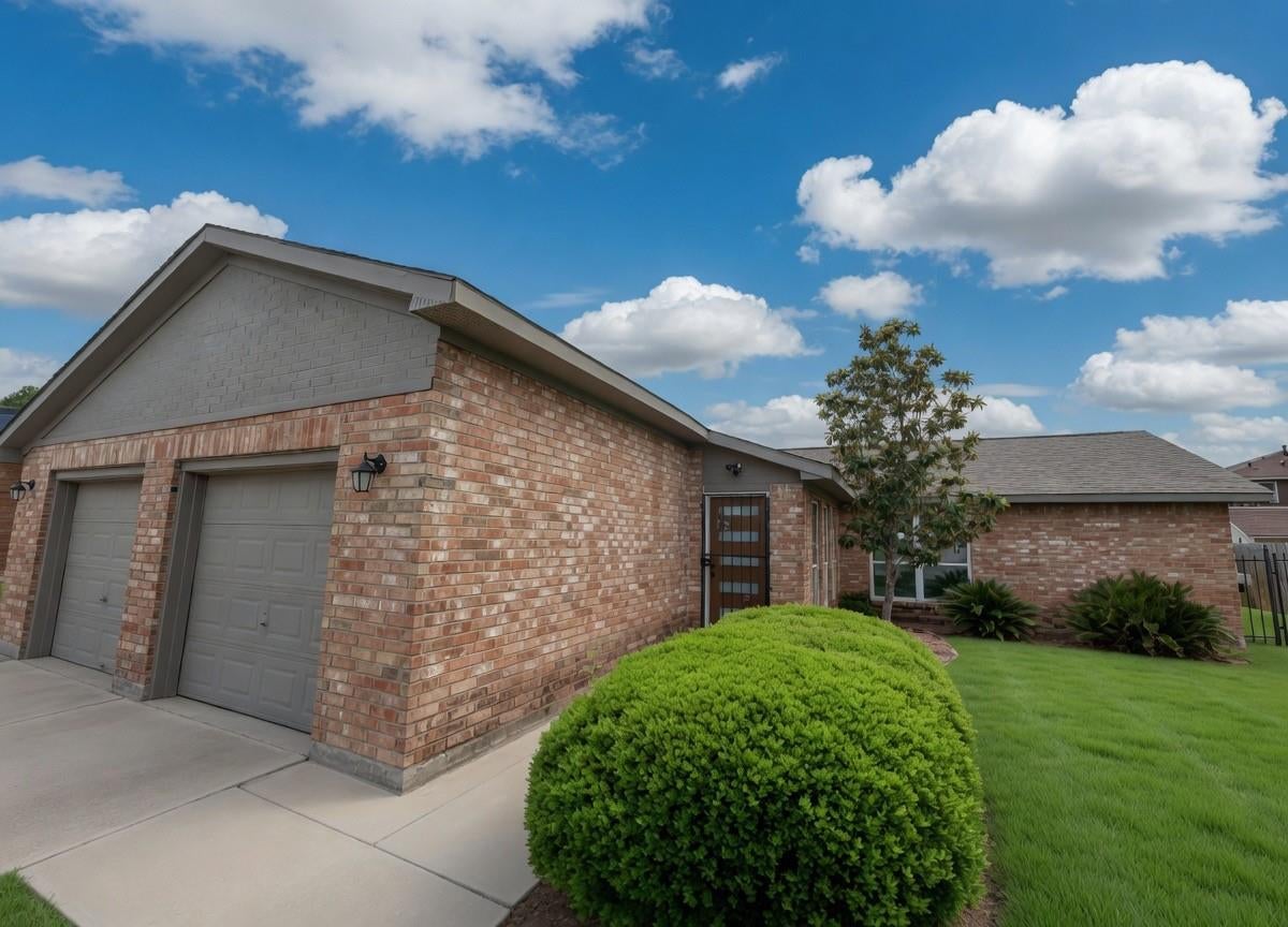 11319 Paramount Ln, Houston, TX 77067
