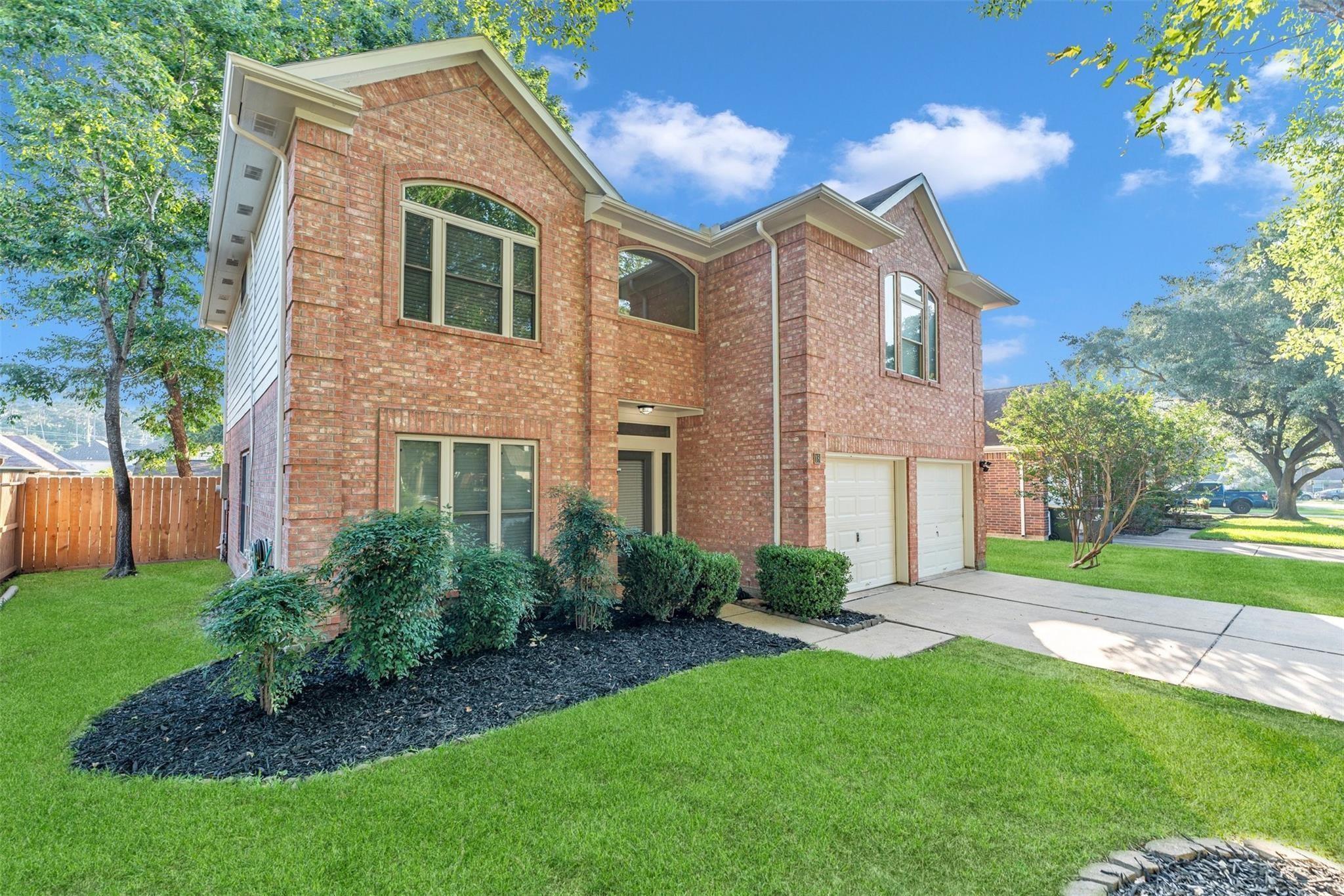 18 Dover Dr, Conroe, TX 77304