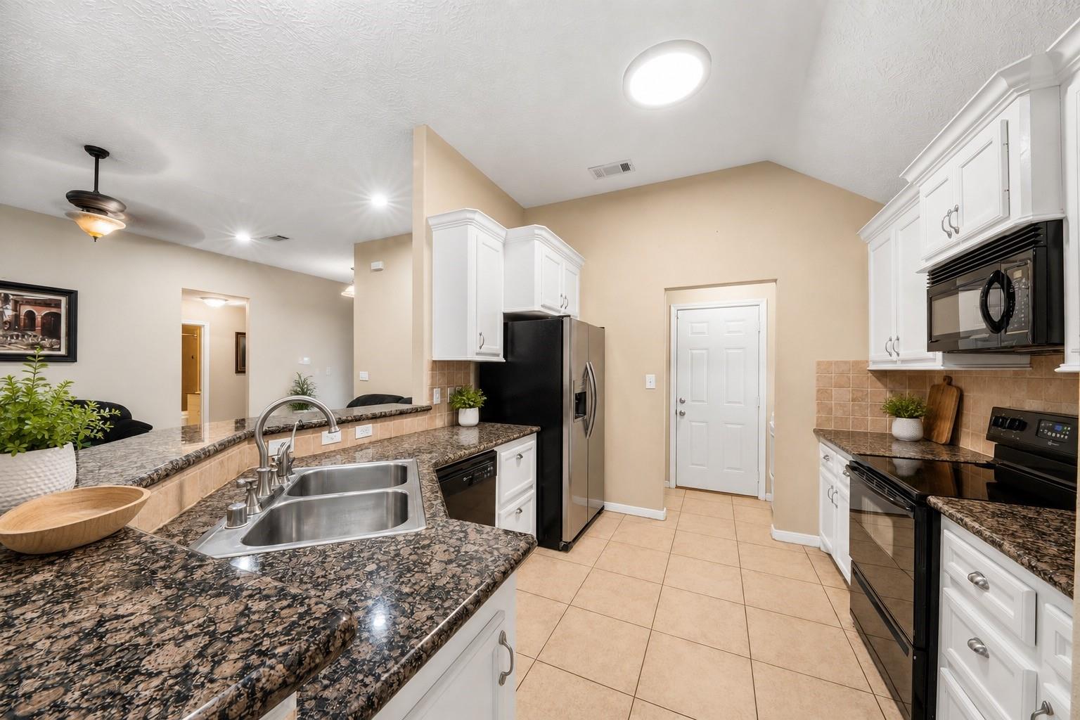 411 Shawnee Dr, Conroe, TX 77316 photo