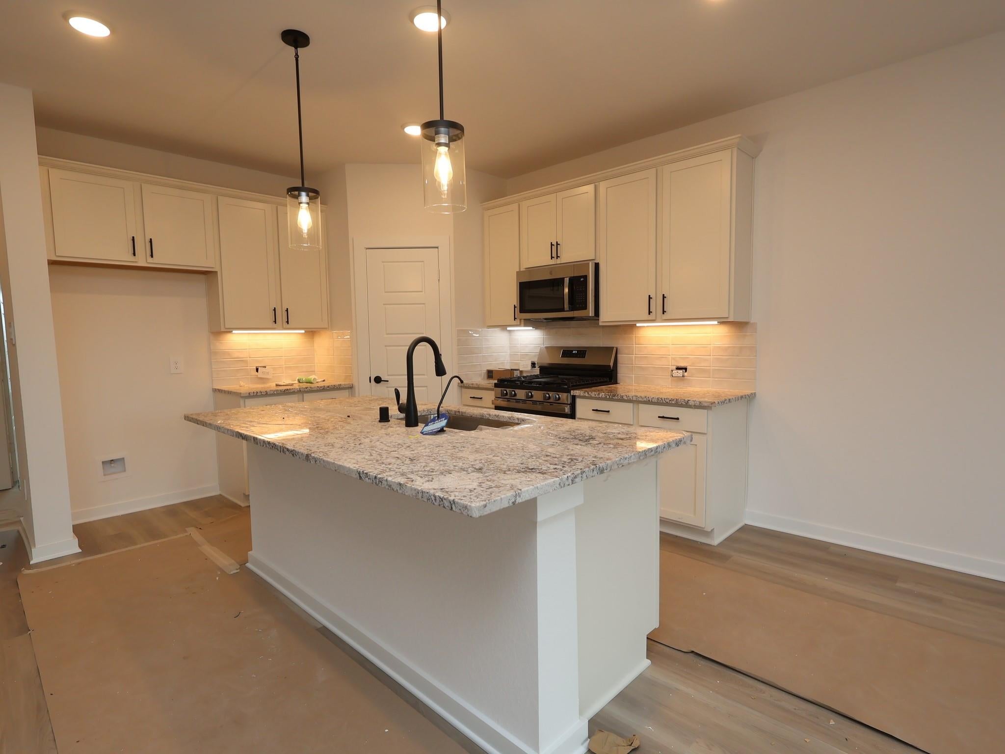 536 Bluebell Maiden Ct, Magnolia, TX 77354 photo