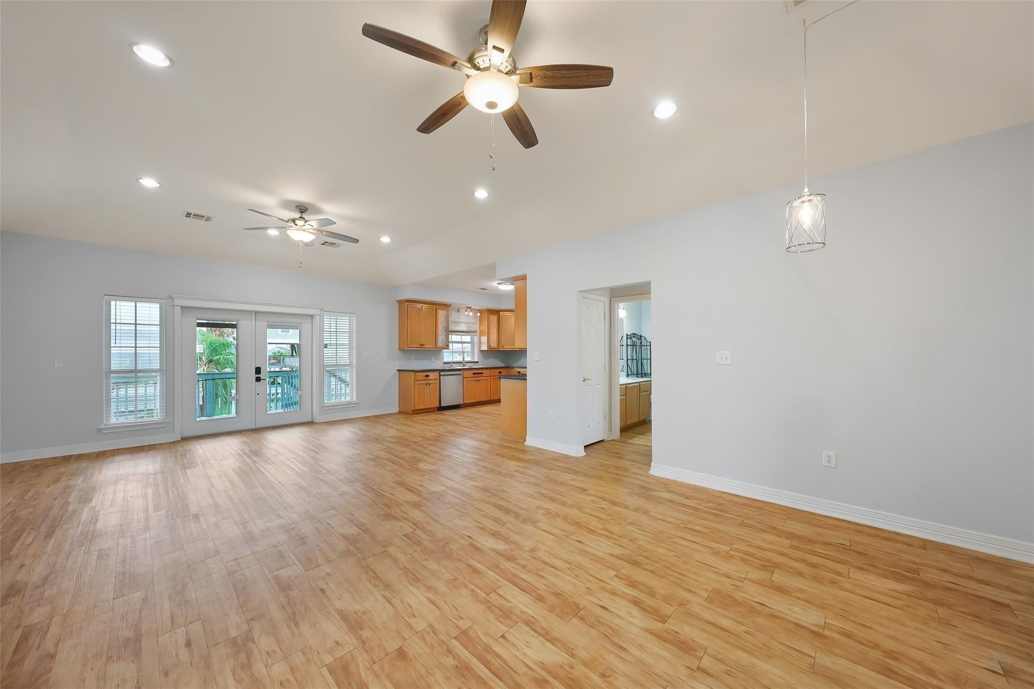 113 Bayou Vista Dr, Hitchcock, TX 77563 photo