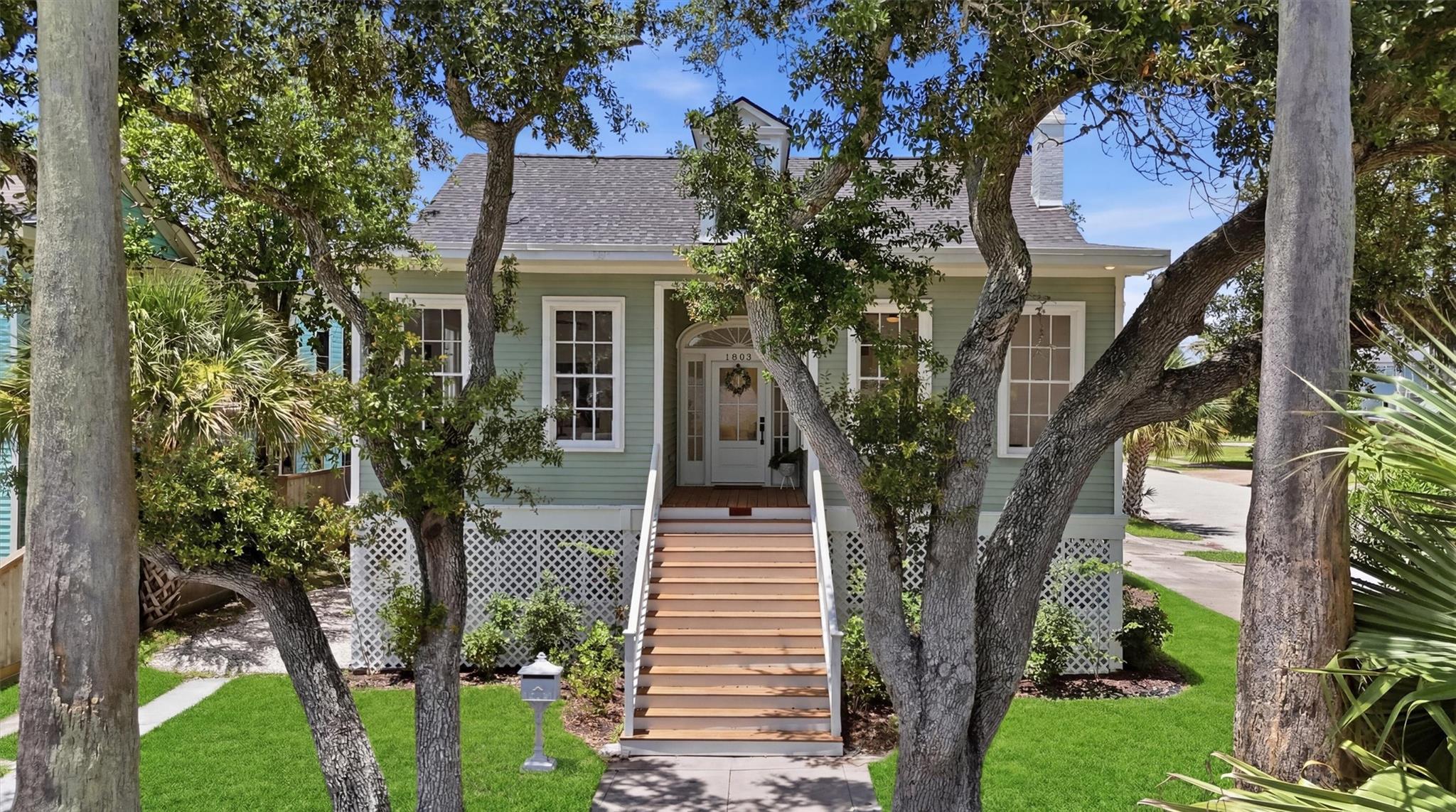 1803 27 St, Galveston, TX 77550