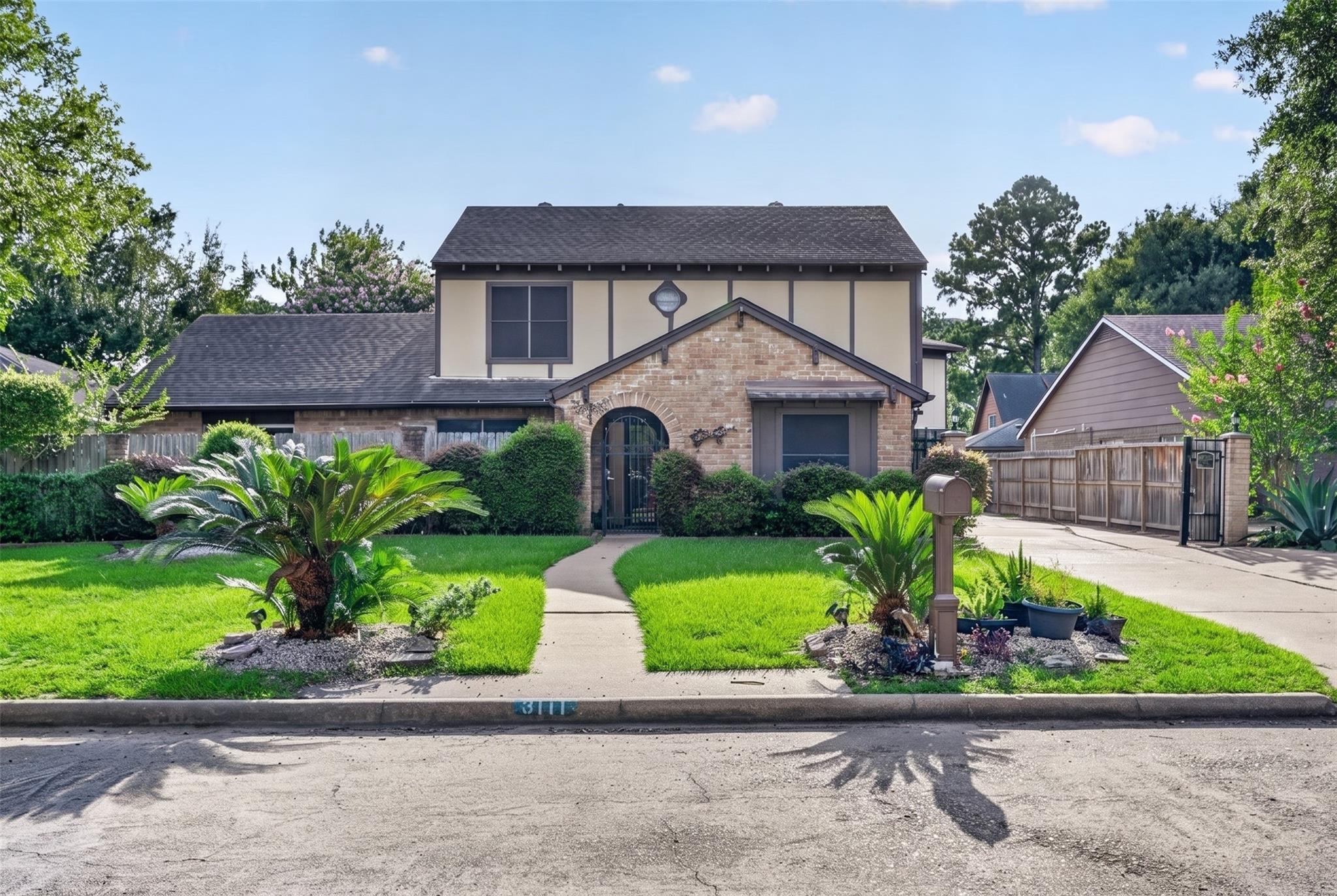 8111 Ivan Reid Dr, Houston, TX 77040