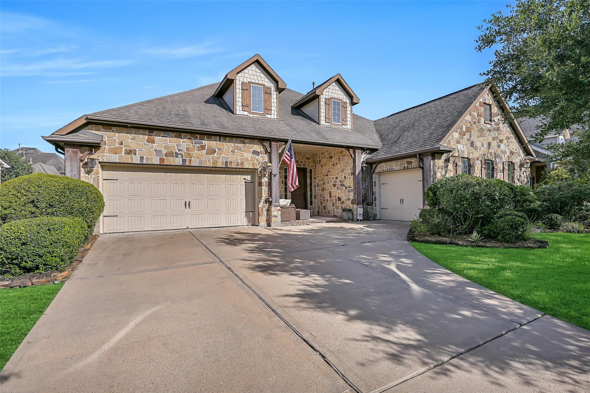 1017 Bolivar Point Ln, Friendswood, TX 77546