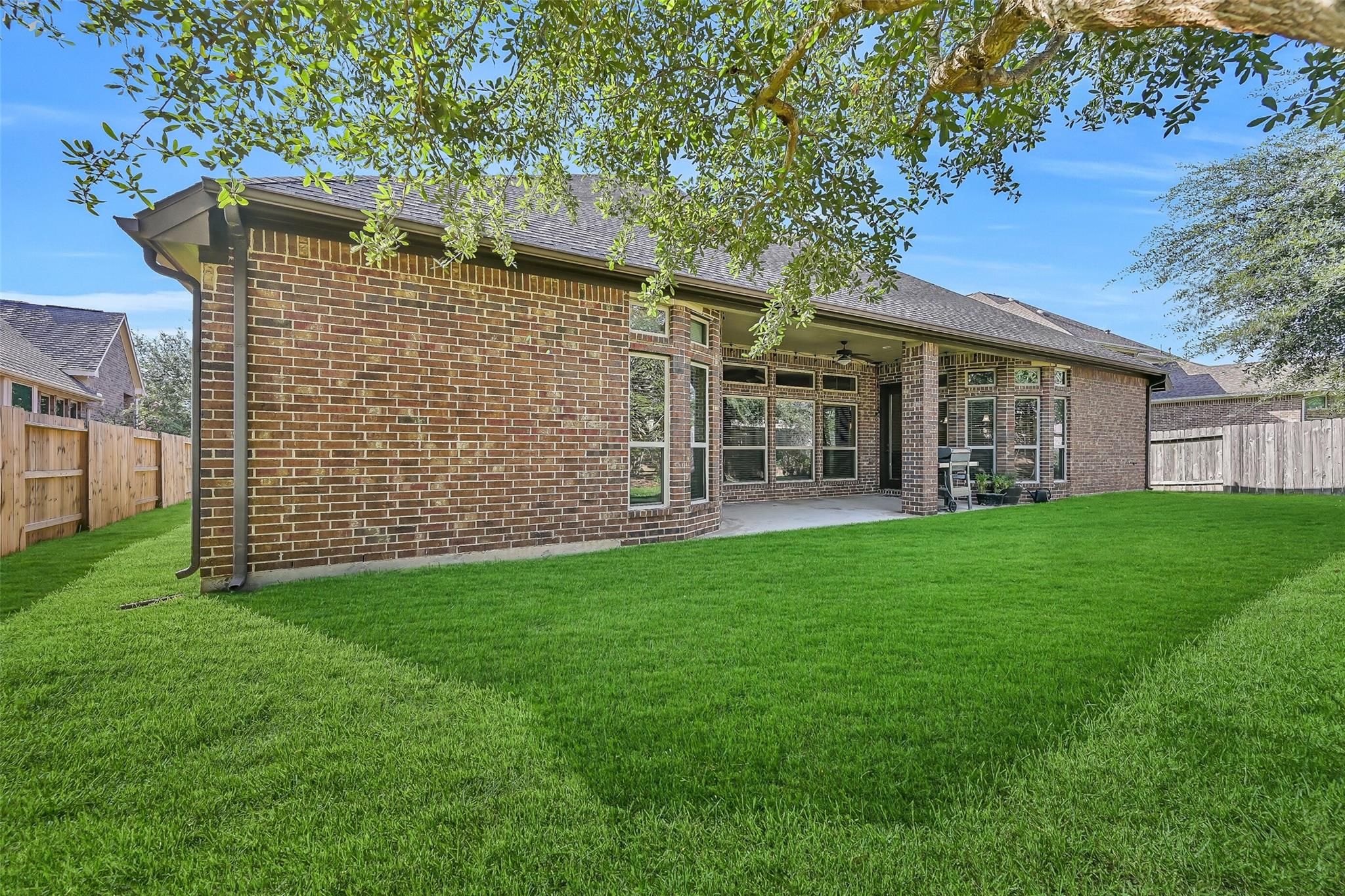 1017 Bolivar Point Ln, Friendswood, TX 77546 photo
