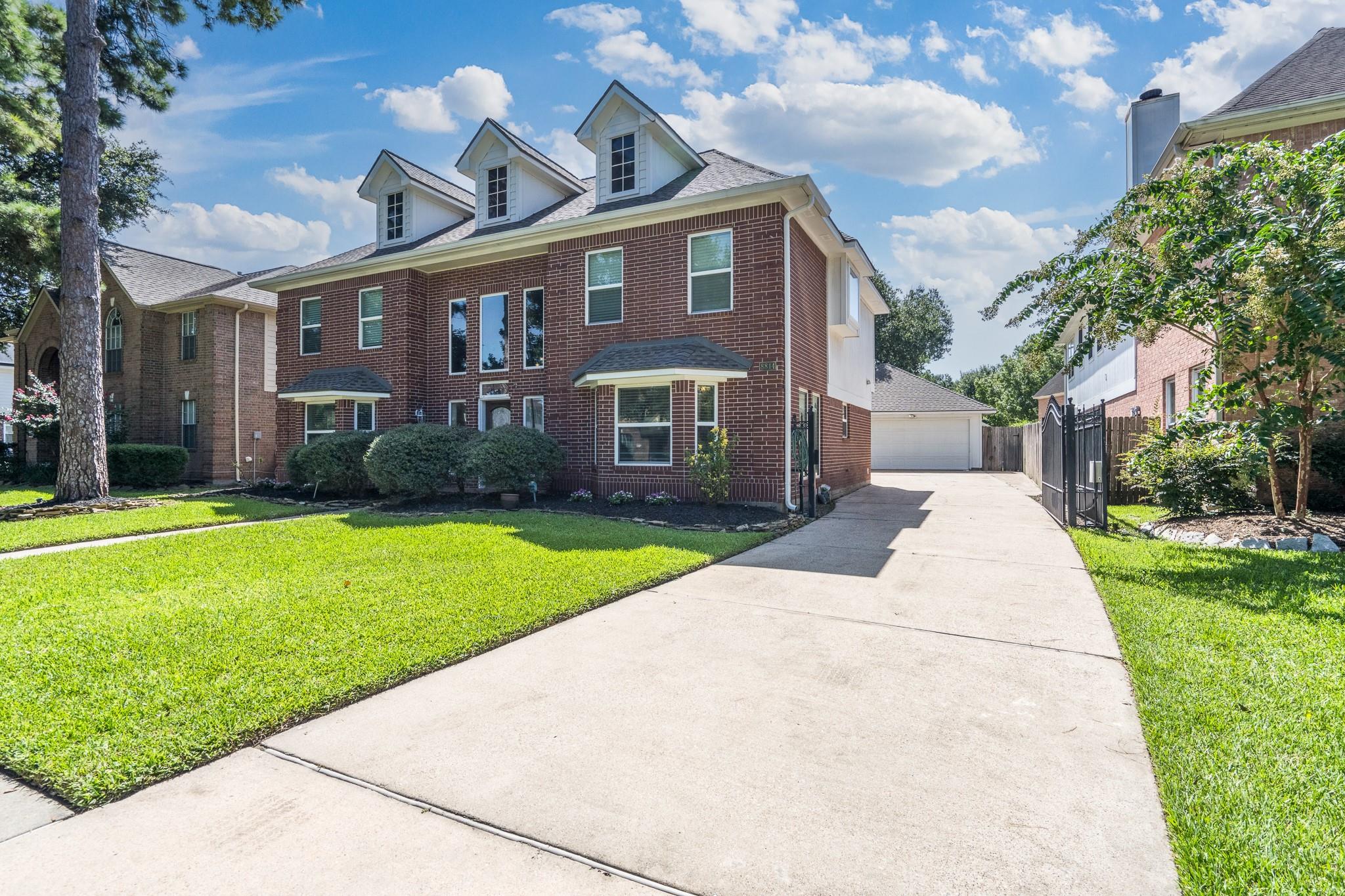 8814 Apple Mill Dr, Houston, TX 77095