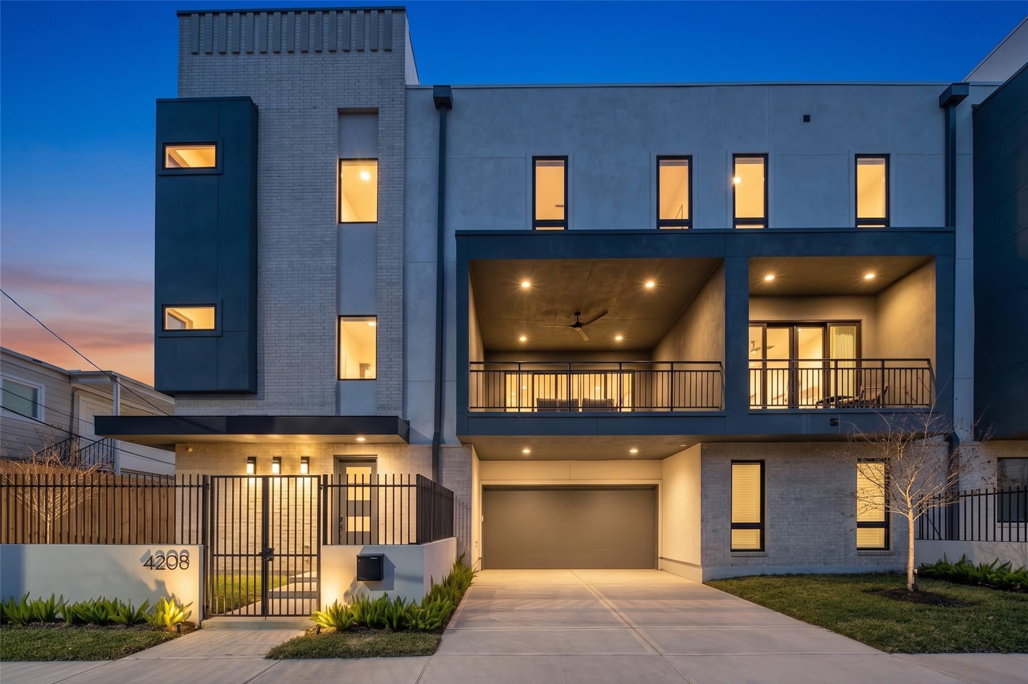 4208 Driscoll St, Houston, TX 77098