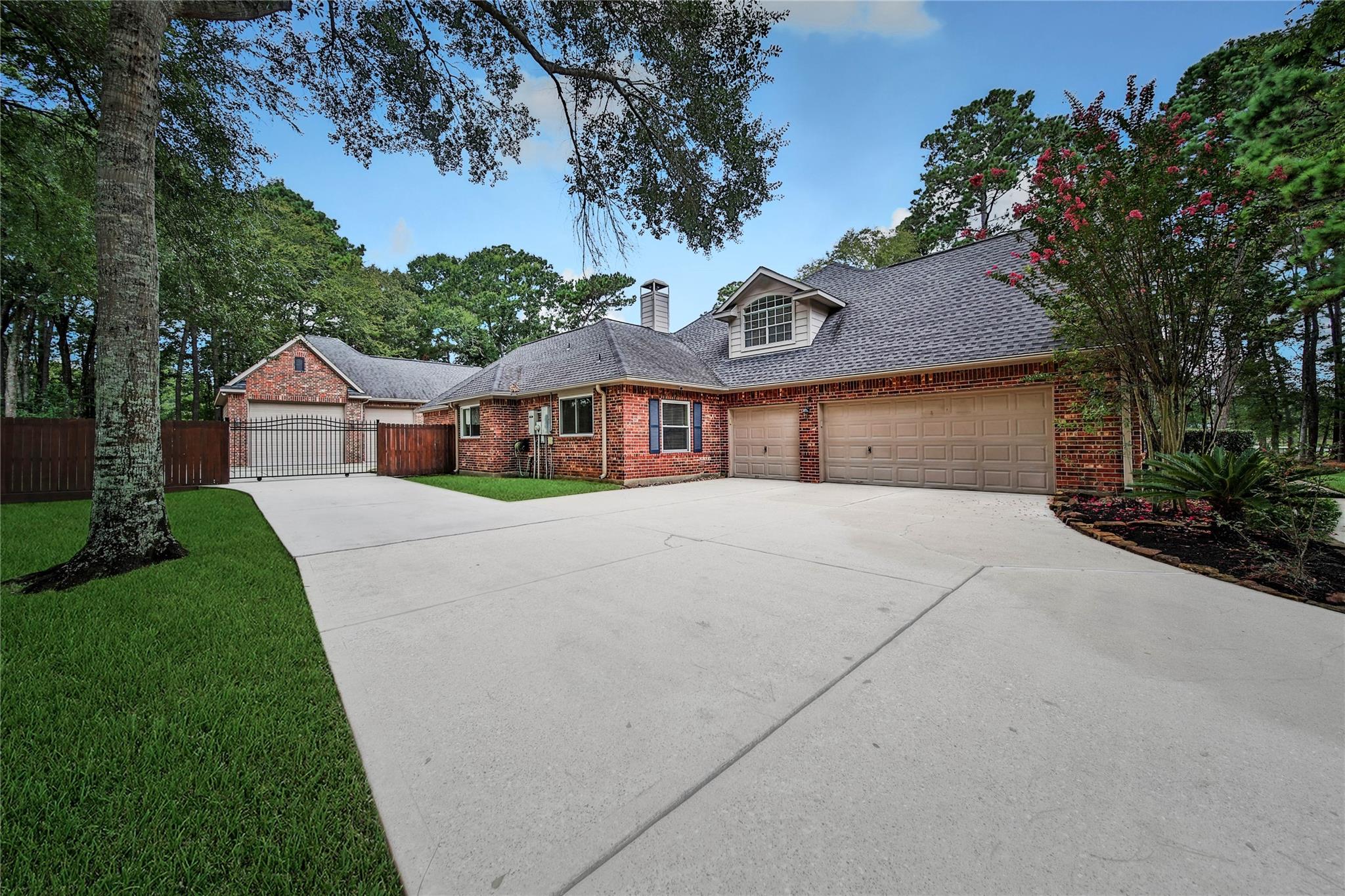 10635 Clubhouse Cir, Magnolia, TX 77354 photo