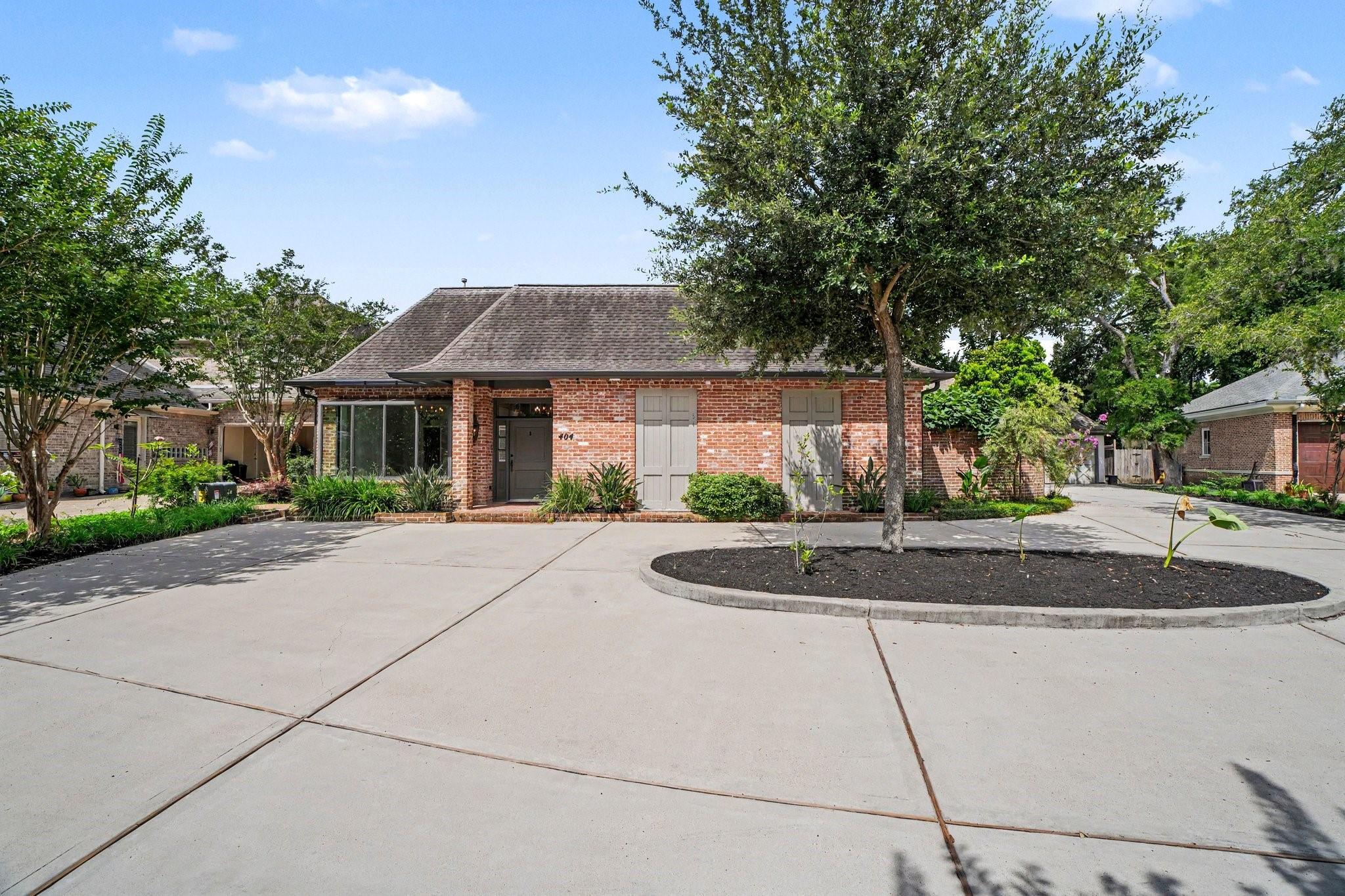 404 Bayou Cove Ct, Houston, TX 77042 photo