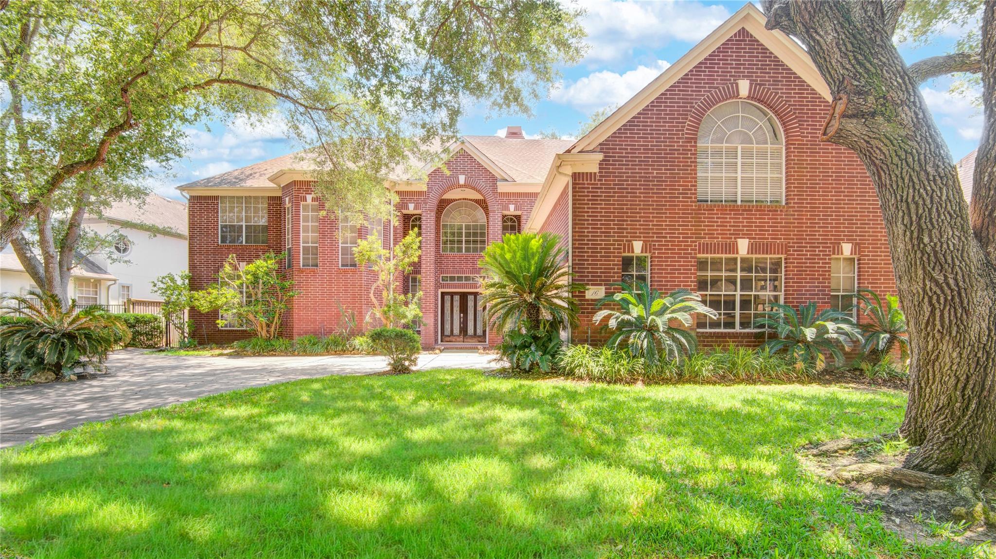 16 Treverstone Ct, Sugar Land, TX 77479