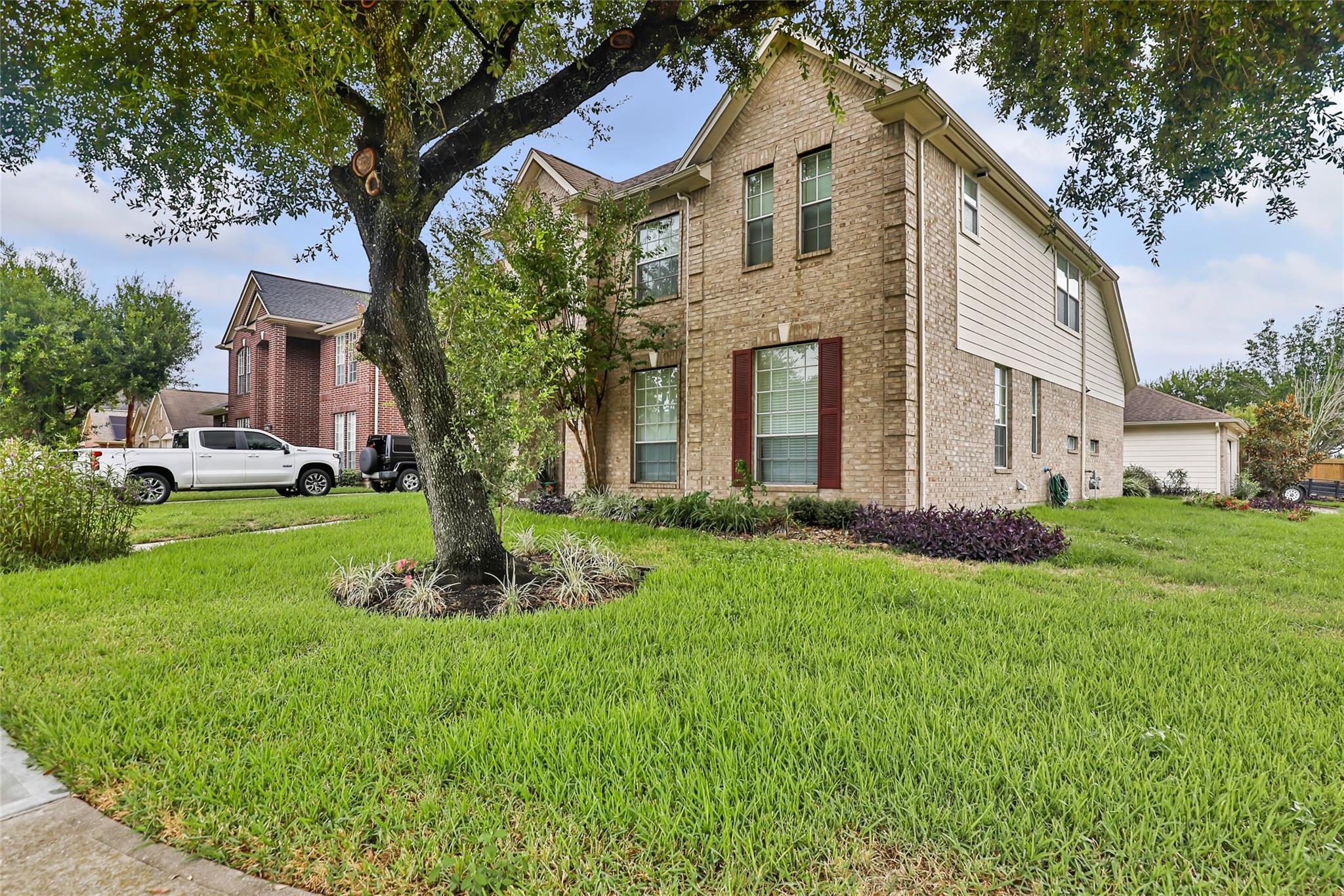 1831 Country Club Cove Dr, Baytown, TX 77521 photo