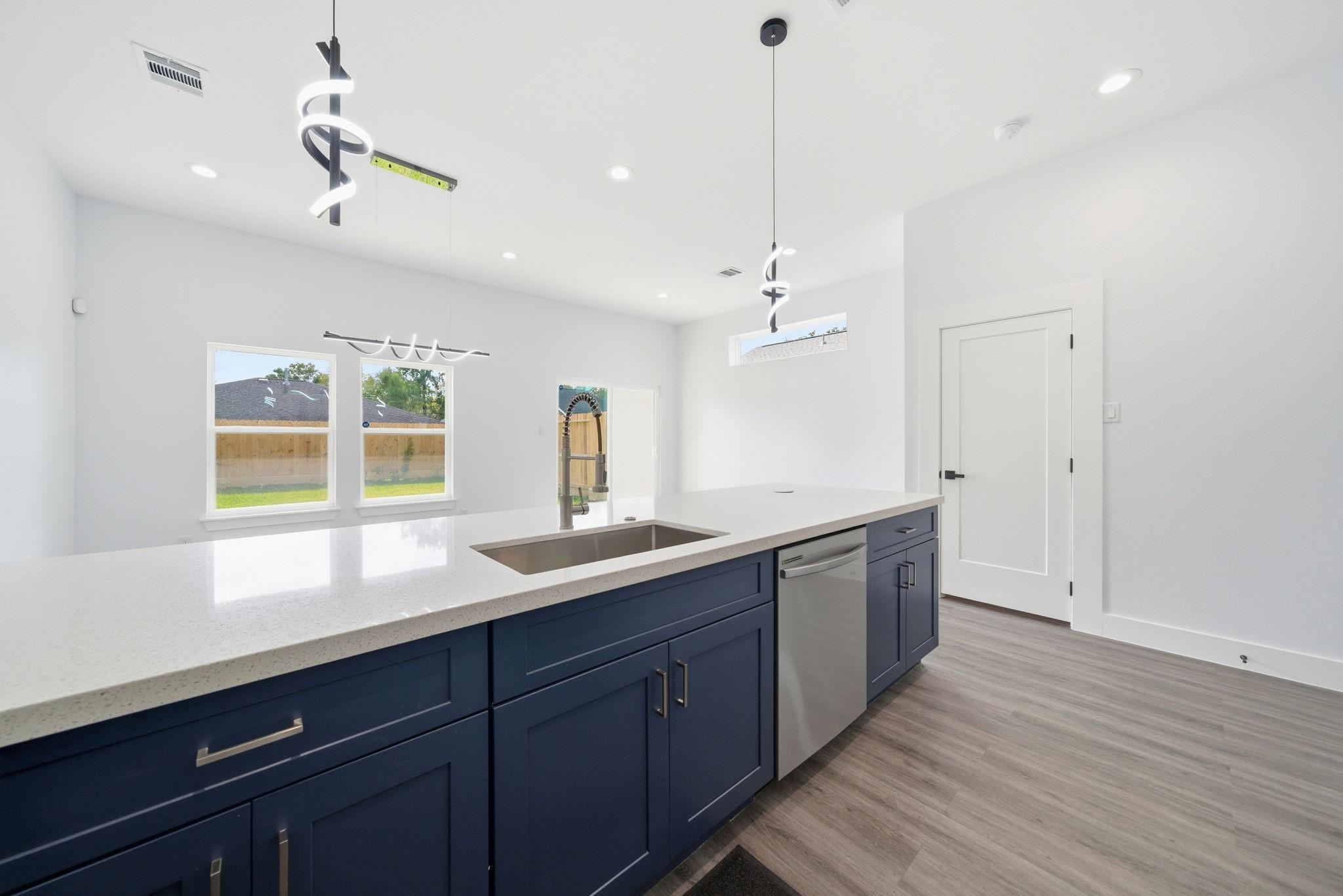 1013 Ellington St, Houston, TX 77088 photo
