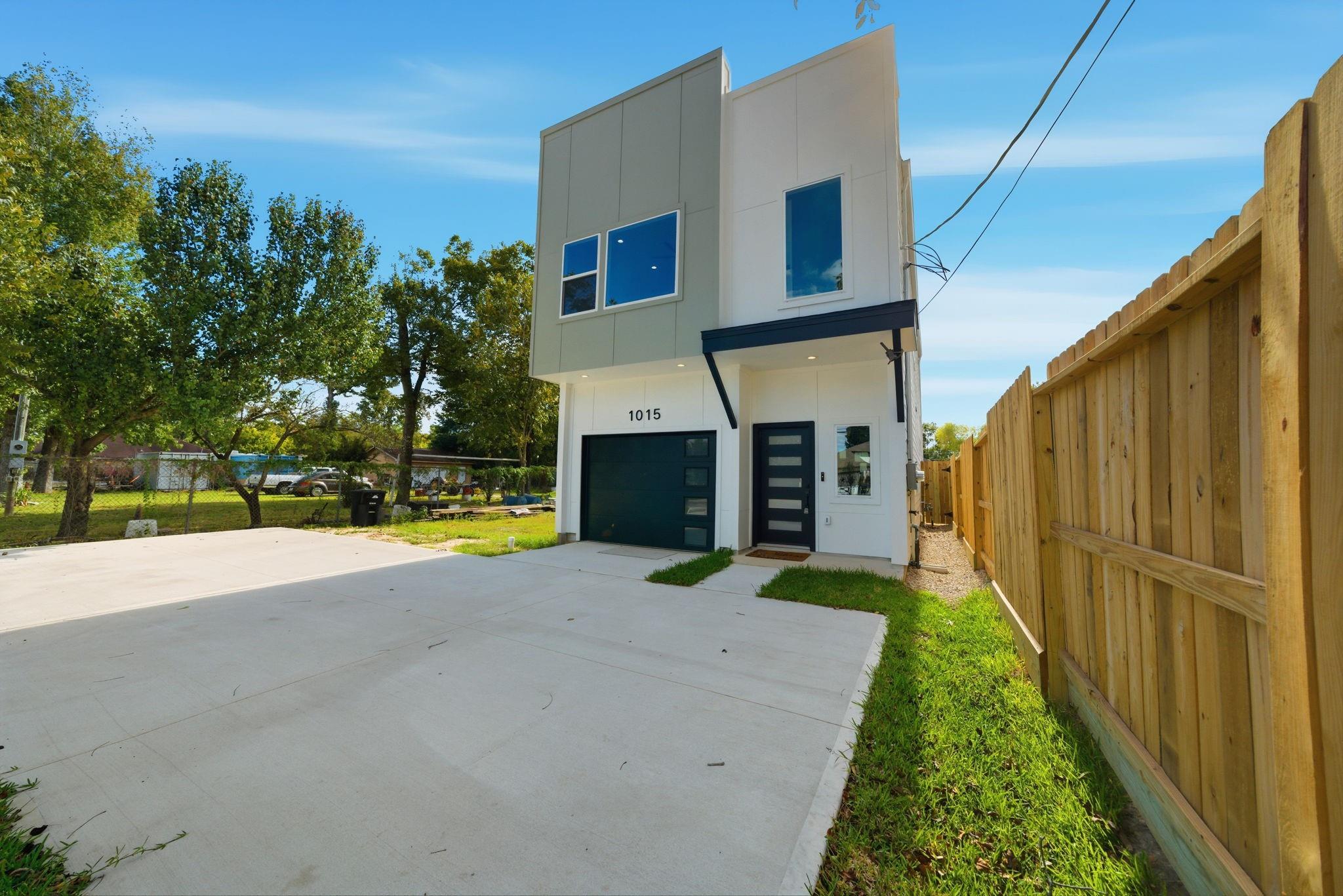 1013 Ellington St, Houston, TX 77088 photo